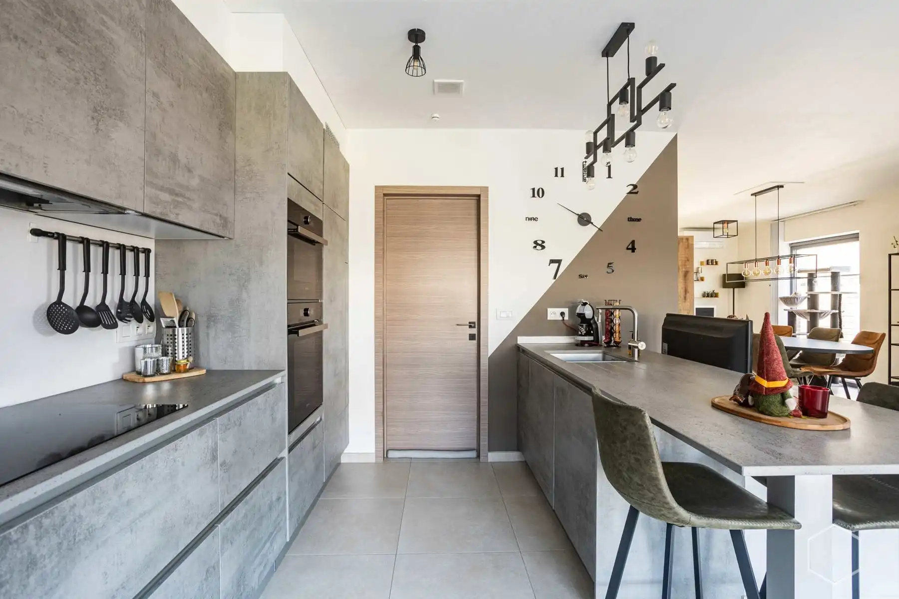 Recente HOB 2021 met 3 slaapkamers, garage en zonnige tuin foto 8
