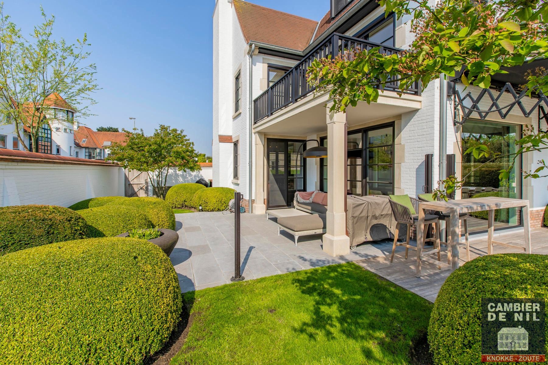 Recente en uitzonderlijk afgewerkte villa foto 31