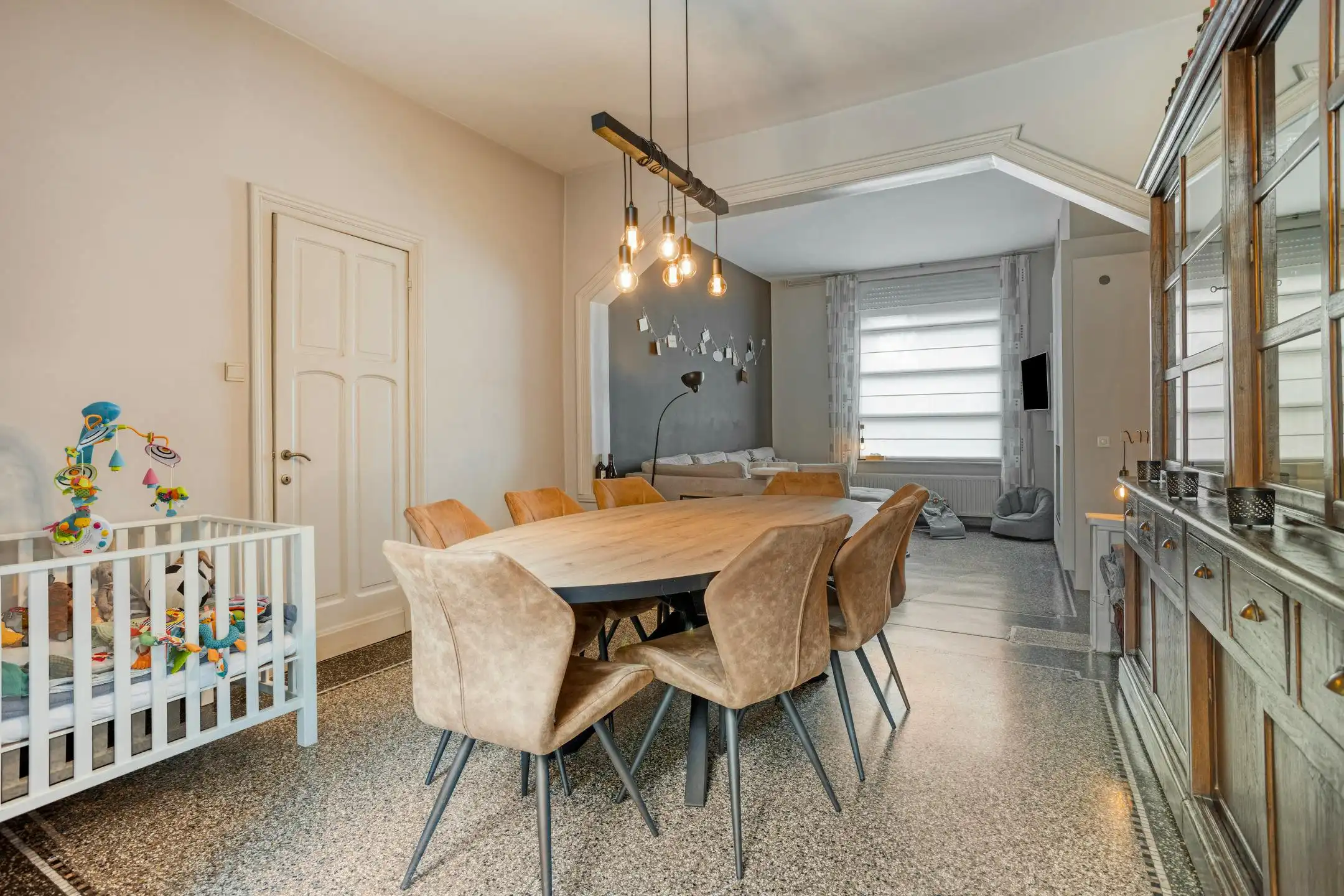 Instapklaar huis in het centrum van Waregem met 5 kamers foto 4
