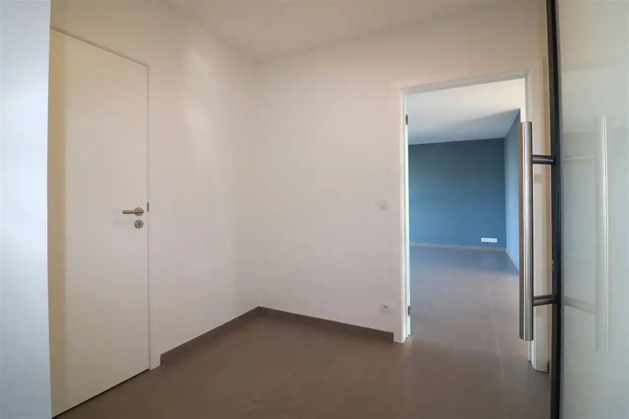 duplex met 2 grote slpk., zuidgericht terras, 2 parkings nabij centrum  foto 5