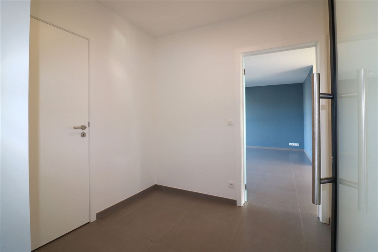 duplex met 2 grote slpk., zuidgericht terras, 2 parkings nabij centrum  foto 5