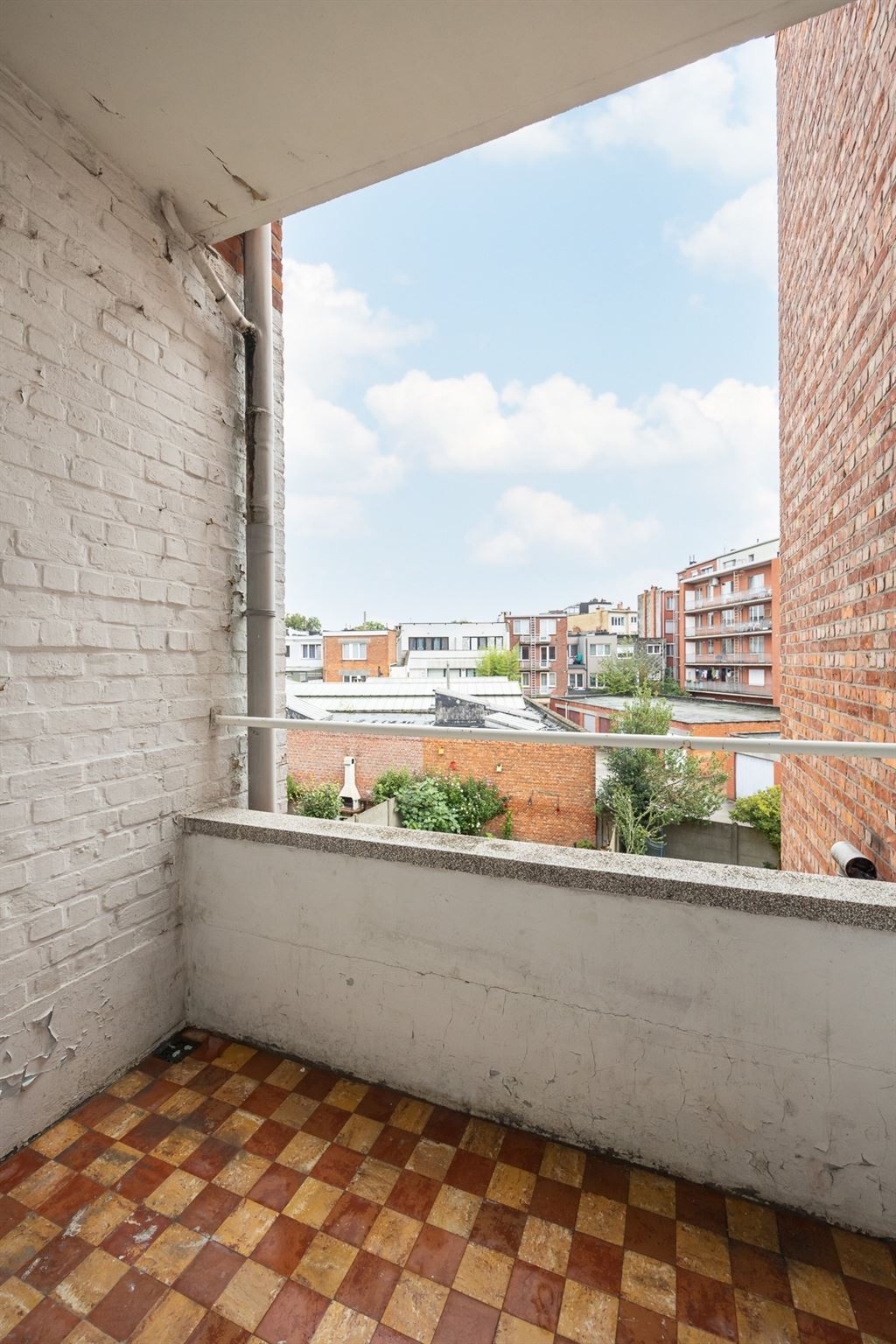 Ruim op te frissen appartement met 3 slaapkamers foto 6