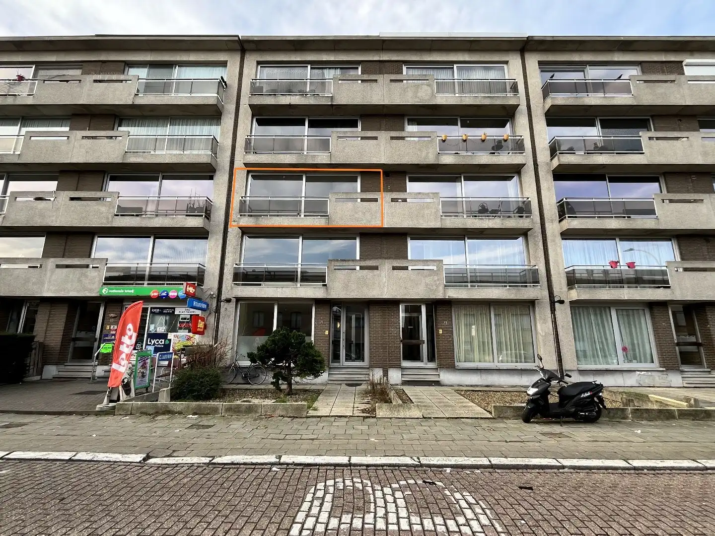 2-slpk appartement met terras te Borsbeek foto {{pictureIndex}}