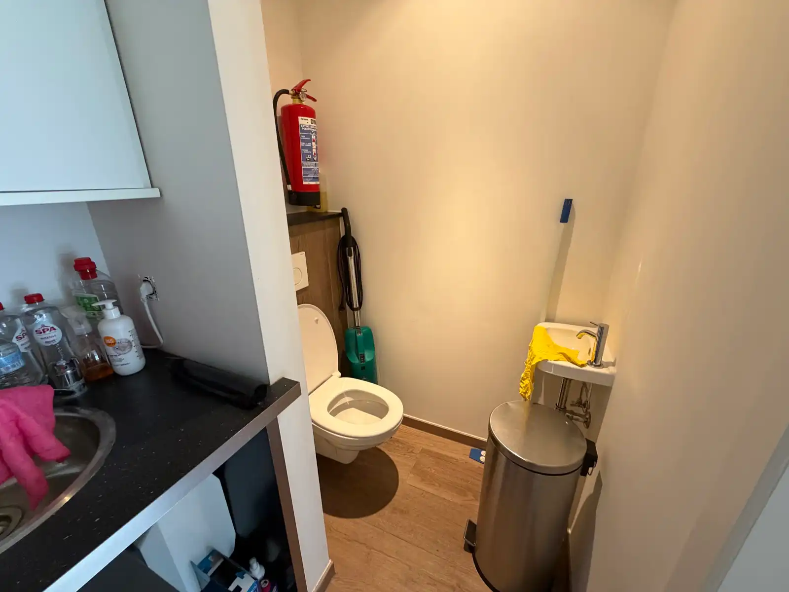 Kantoorruimte op zichtbare locatie + 2x berging foto 6