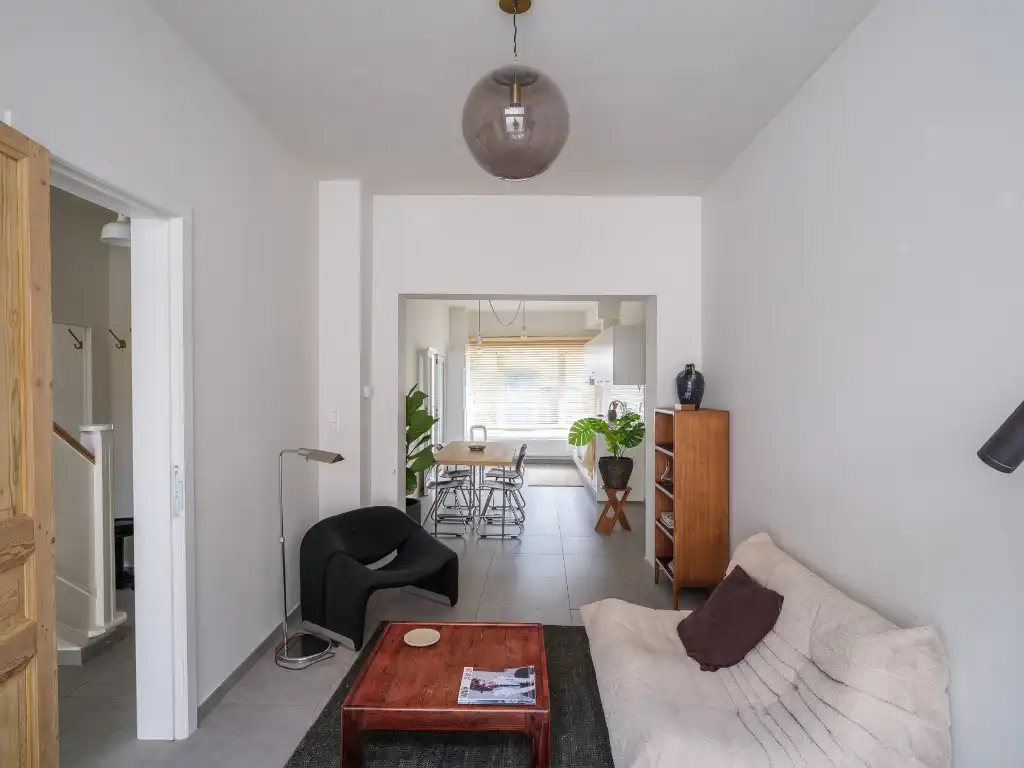 Instapklare, lichtrijke woning met 3 slaapkamers en buitenruimte in Centrum Gent. foto {{pictureIndex}}