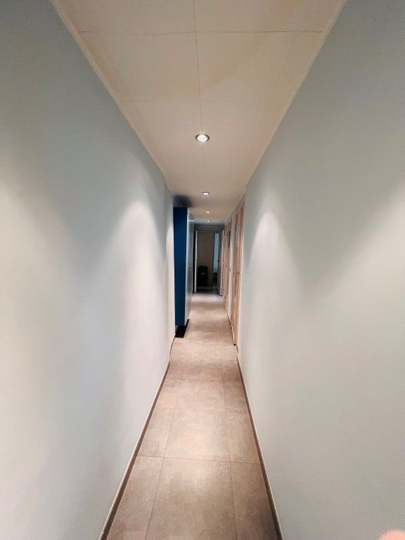 Volledig gerenoveerd, gemeubeld appartement met 2 slaapkamers foto 9