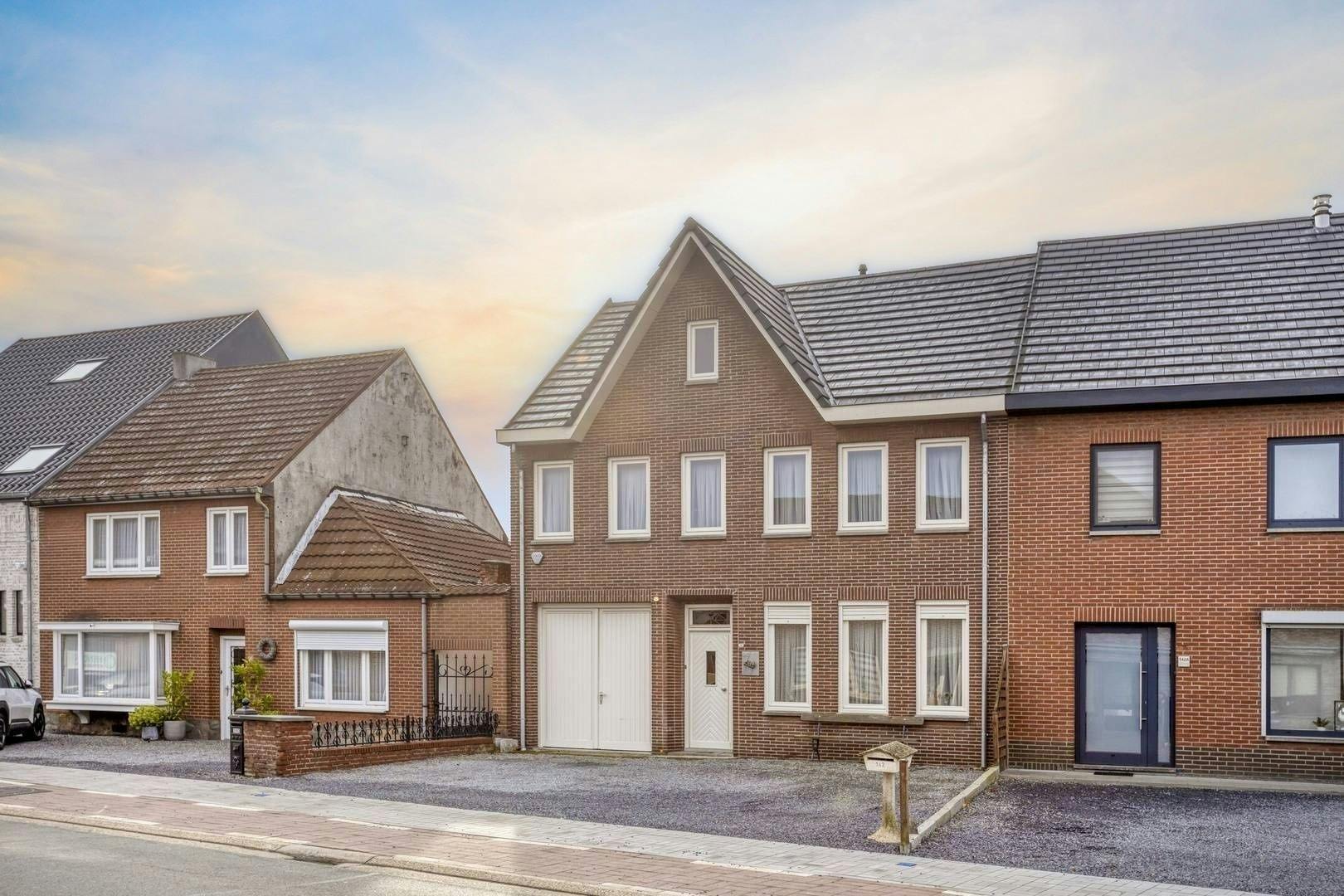 Woning met magazijn en 200 m² polyvalente ruimte in Dilsen foto 25