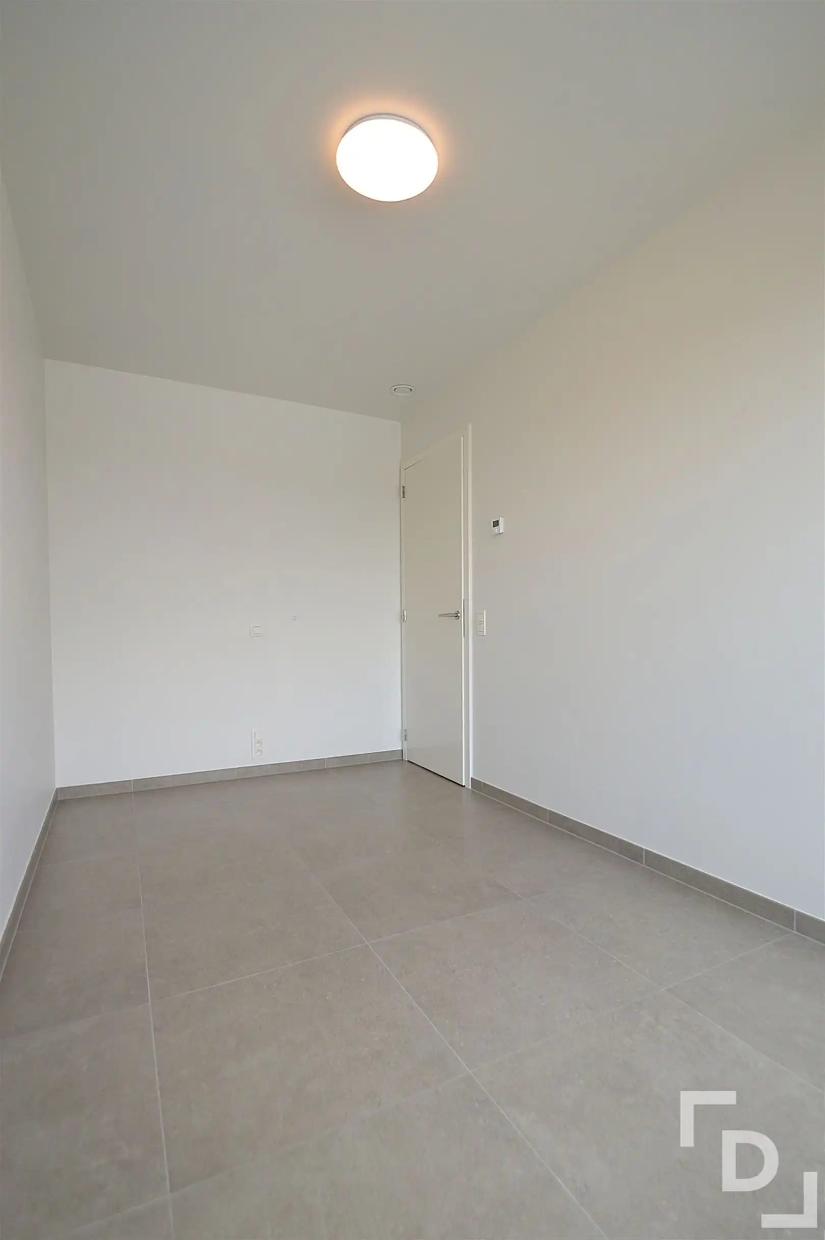 Nieuwbouwappartement met 2 slaapkamers en carport te Ieper foto 13