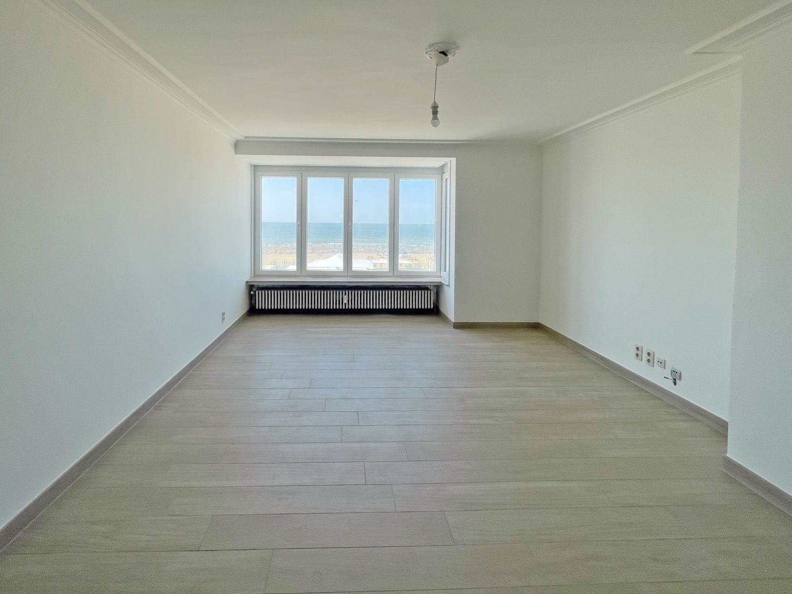 Gerenoveerd appartement met 2 slpk en frontaal zeezicht foto 2