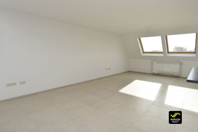 Te huur: ruime duplex in Maldegem met lift naar beide verdiepingen foto 3