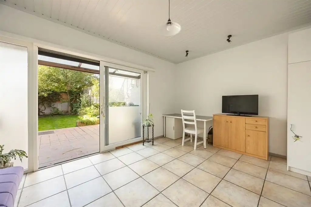 Instapklaar huis met ruime tuin  foto 14
