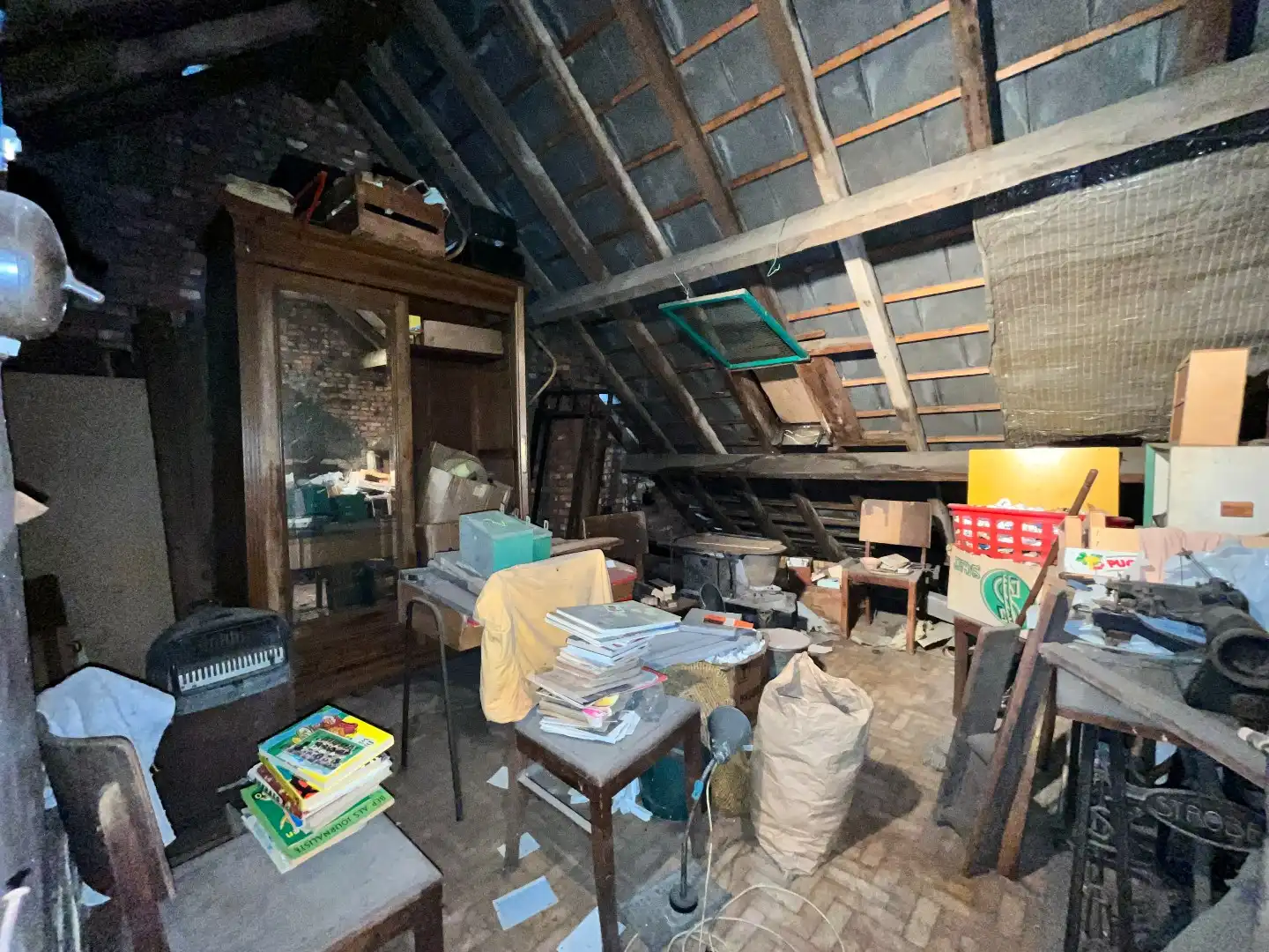 Te renoveren stadswoning met 4 slpk, koer en garage foto 21