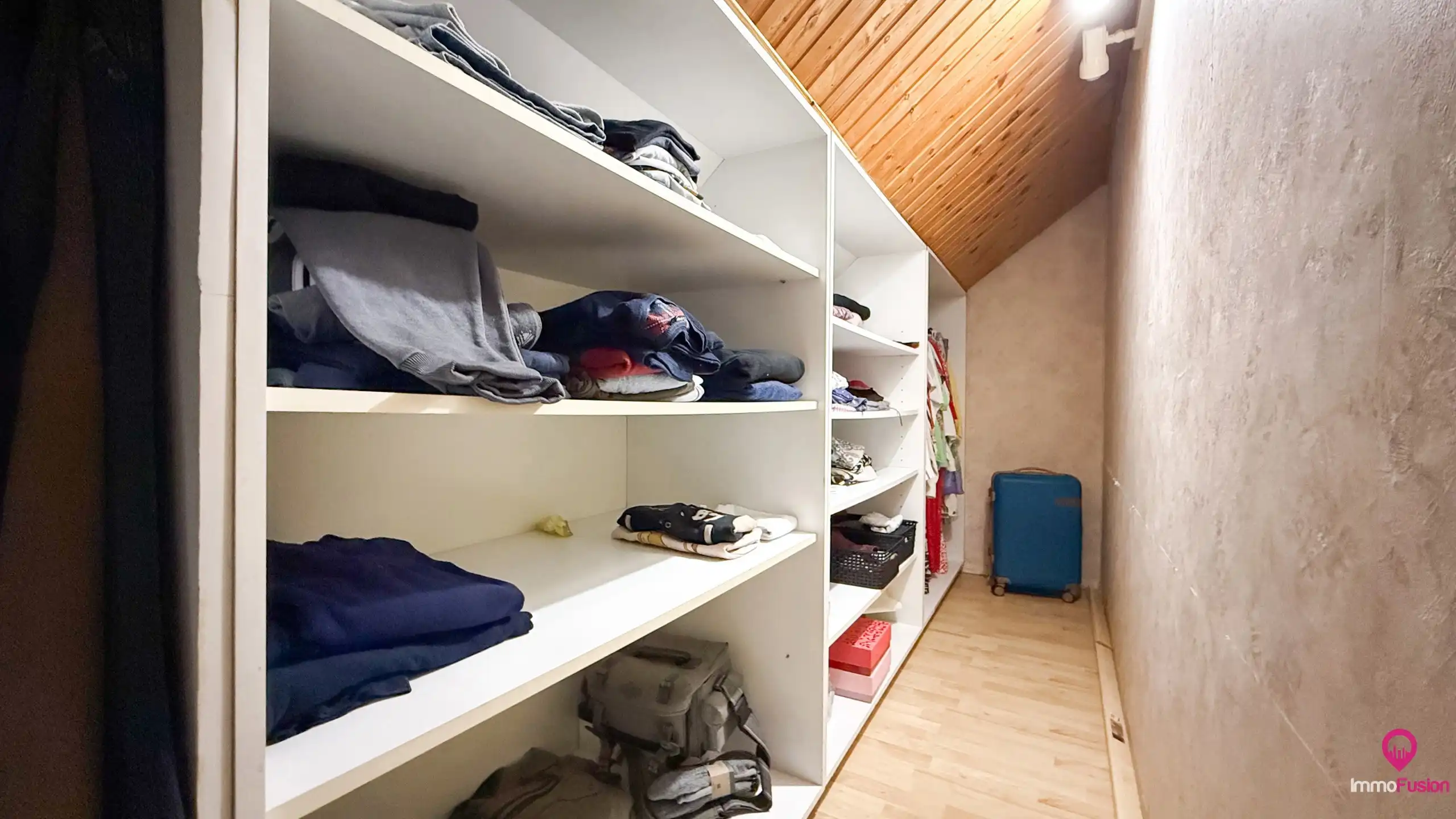 Prachtige landelijke woning met grote omheinde tuin en 3 slpk! foto 32