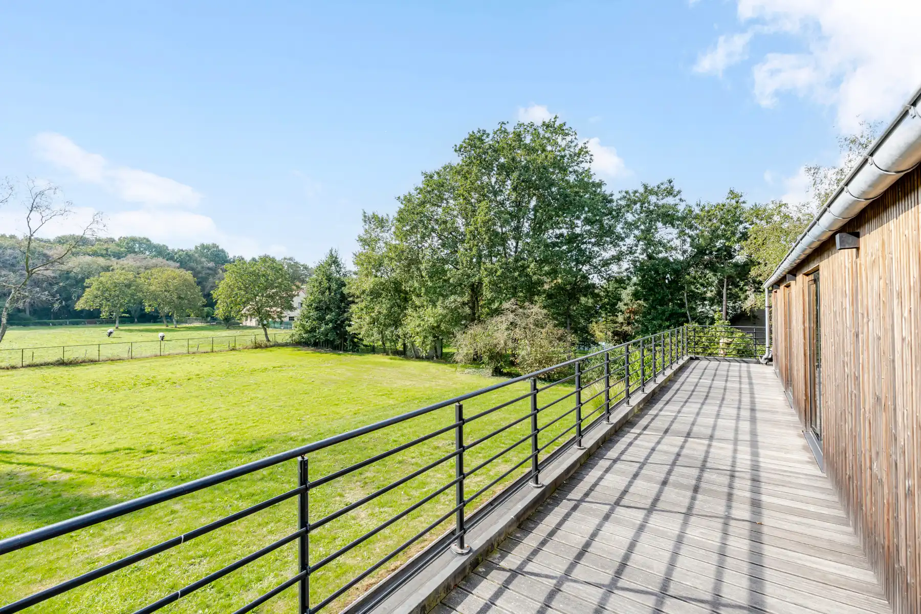 Gerenoveerde villa in een groene omgeving nabij alle invalswegen foto 19