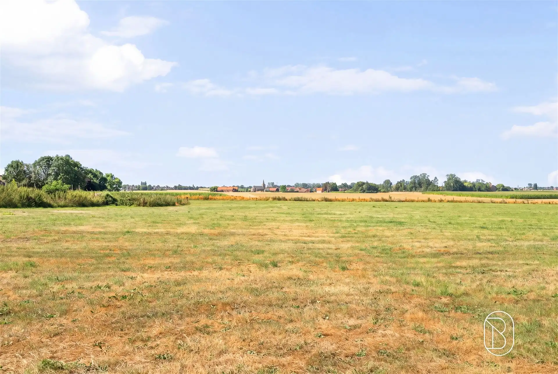 Mooie bouwgrond op een uitstekende locatie foto {{pictureIndex}}