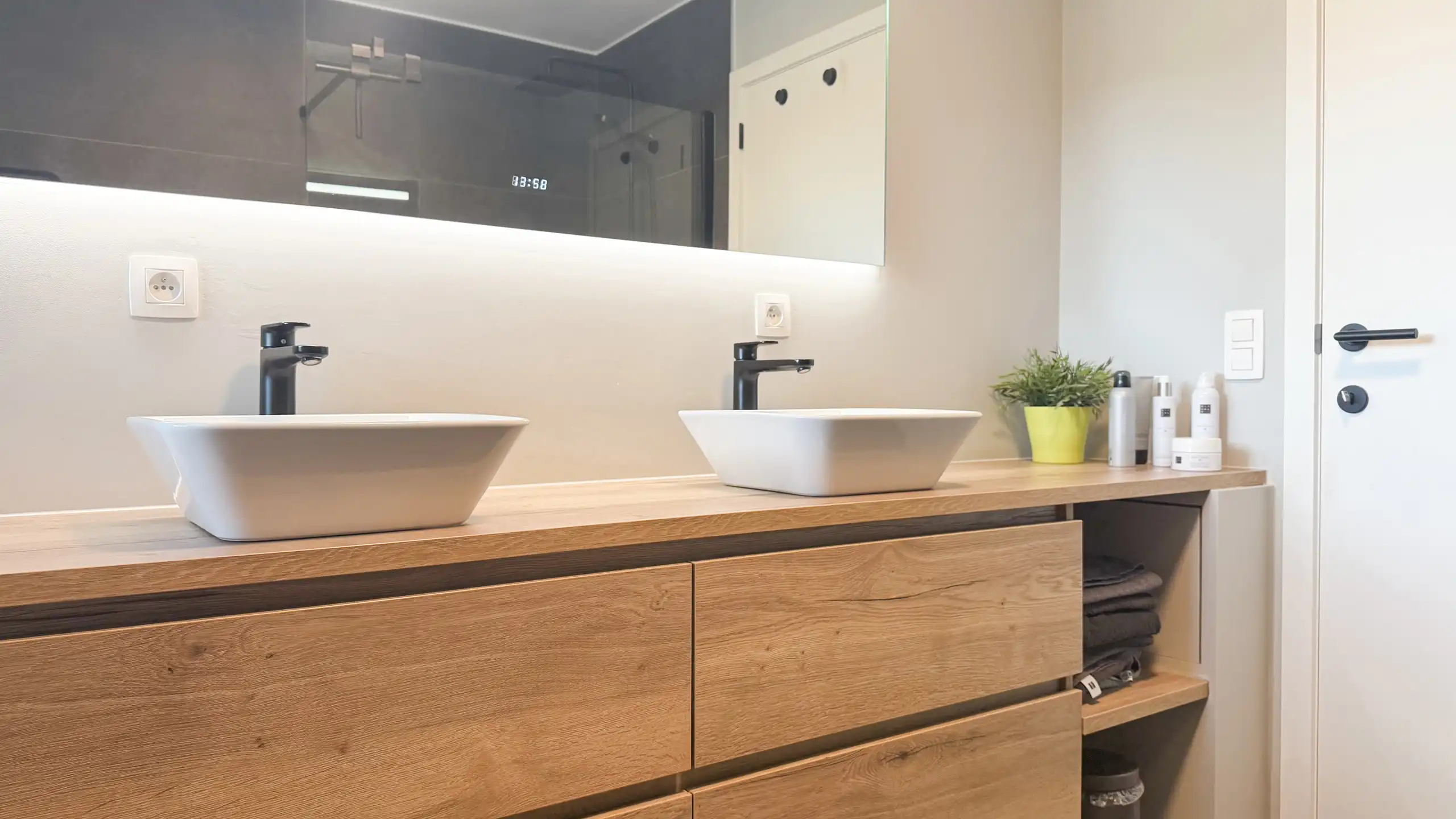 Moderne halfopen woning met 3 slpks en tuin! foto 29