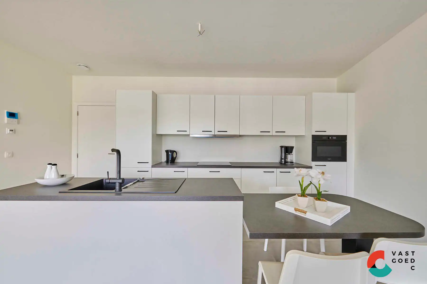 Instapklaar appartement met terras nabij het centrum foto 6