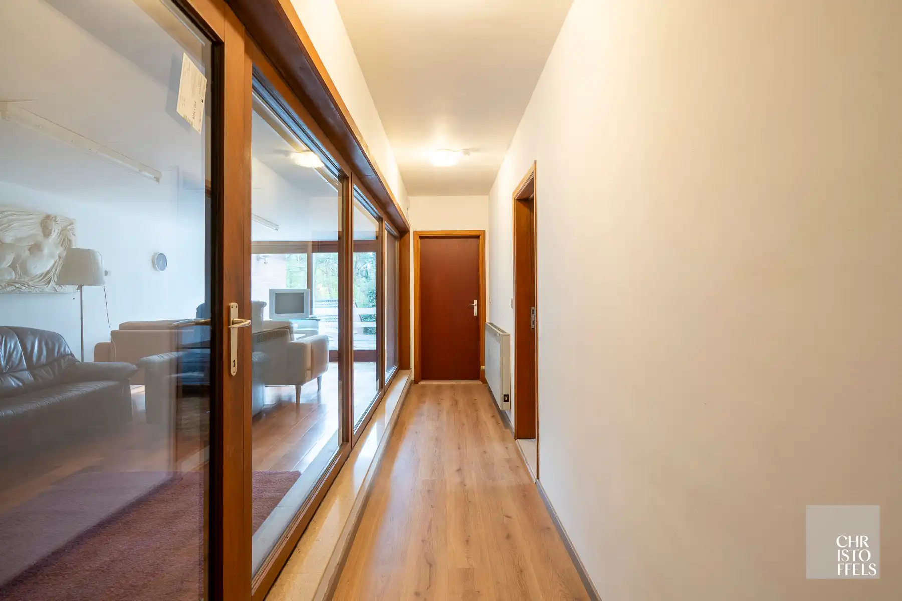 Opbrengsteigendom, bijzonder groot woonhuis van 761m² met 10 slaapkamers, mooi en rustig gelegen op 1.800m² met een eigen parkeerterrein!  foto 6