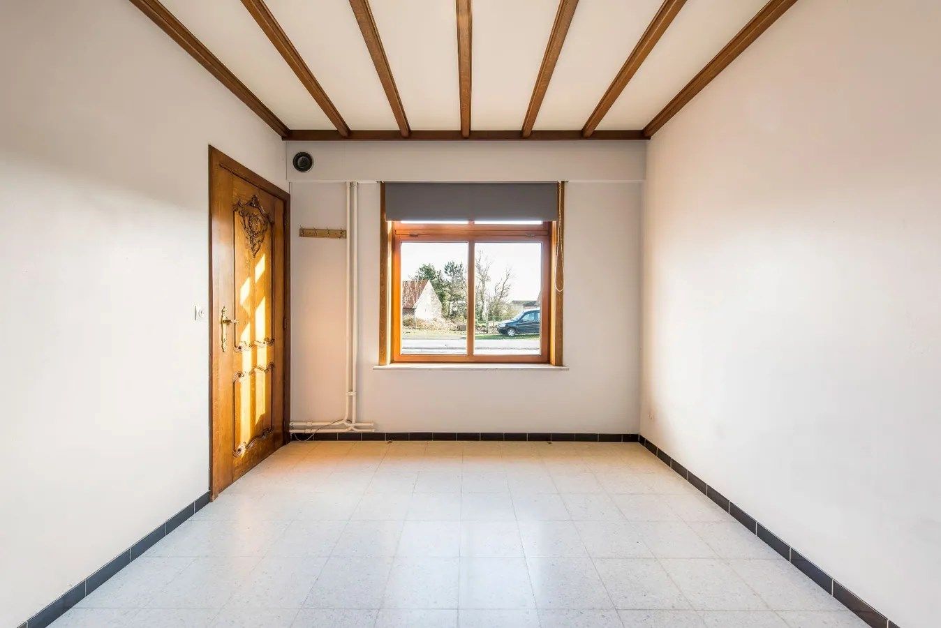 Handelsruimte/kantoor (met atelier, opslag en parking) + woning met tuin en garage, Kortemark foto 12