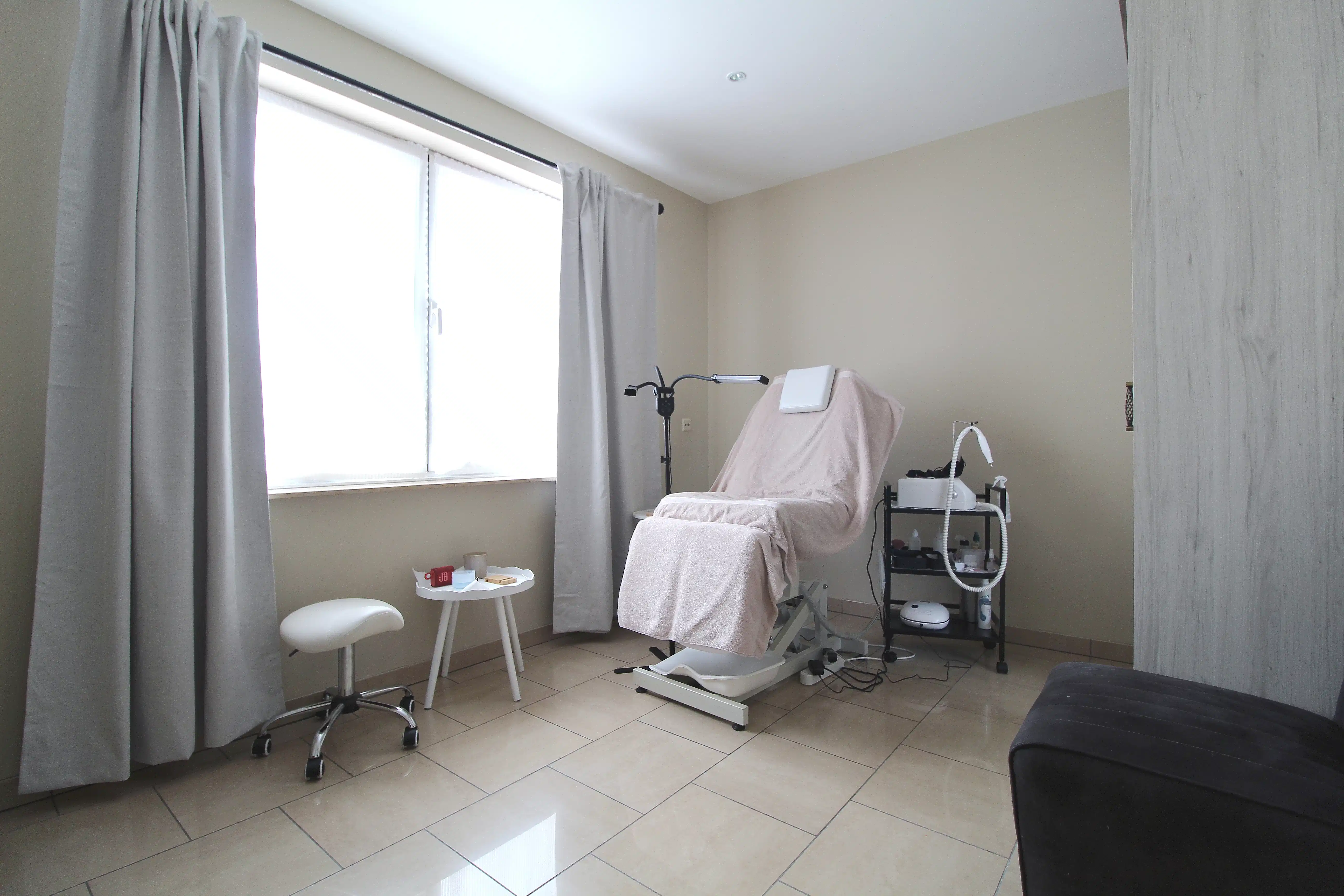 Charmant, instapklaar, appartement nabij centrum Wetteren foto 11