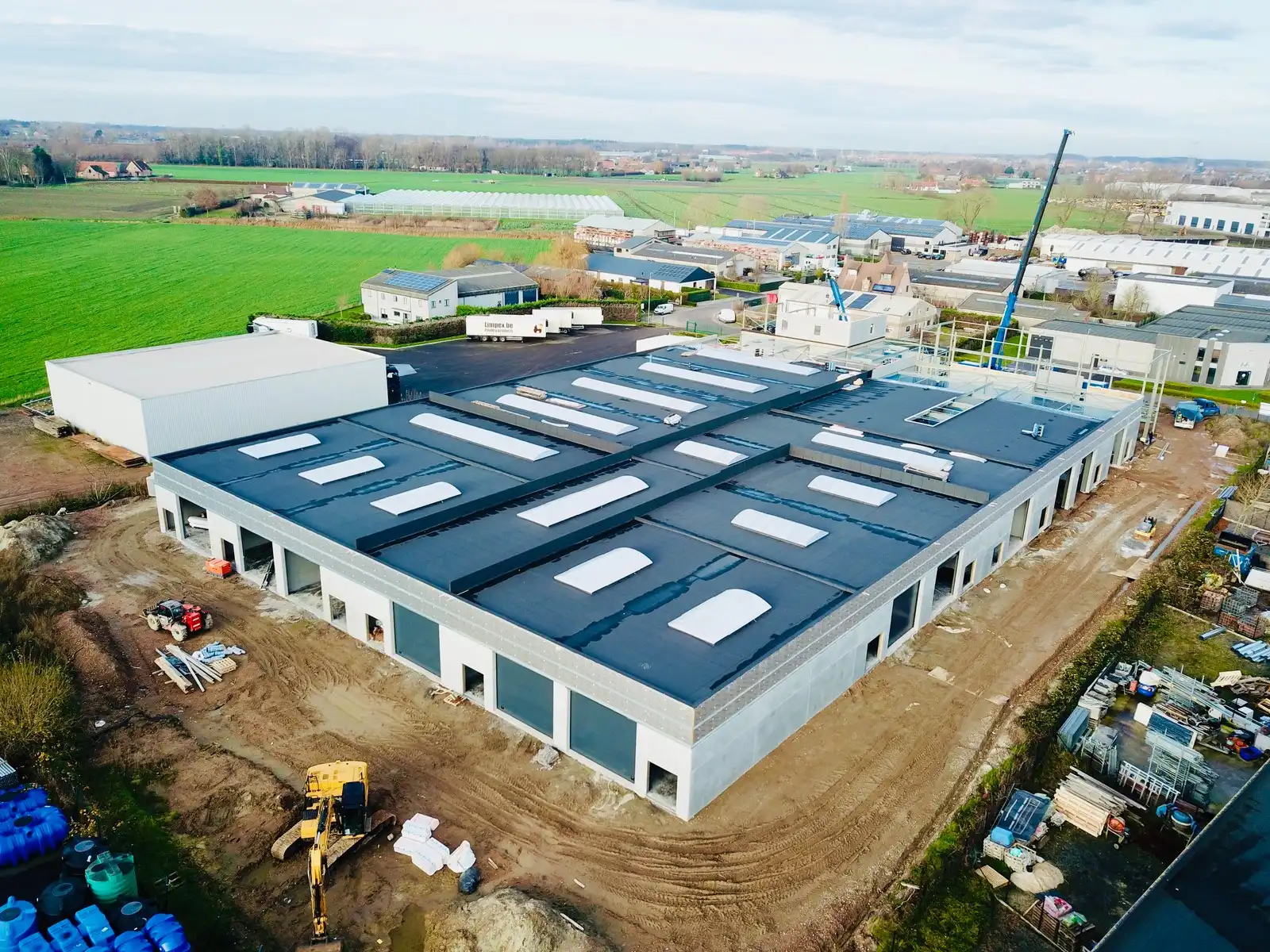 NB MAGAZIJN (307 m²) inclusief 2 private PARKEERPLAATSEN op industriezone te Zedelgem foto 5