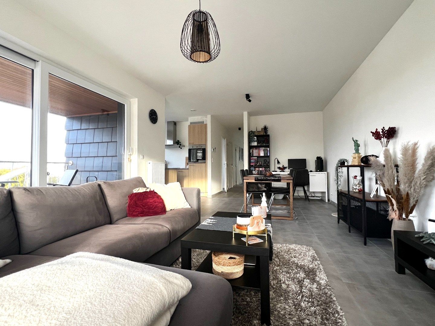 Te huur: Ruim en lichtrijk appartement met garage – Harelbeke foto 2