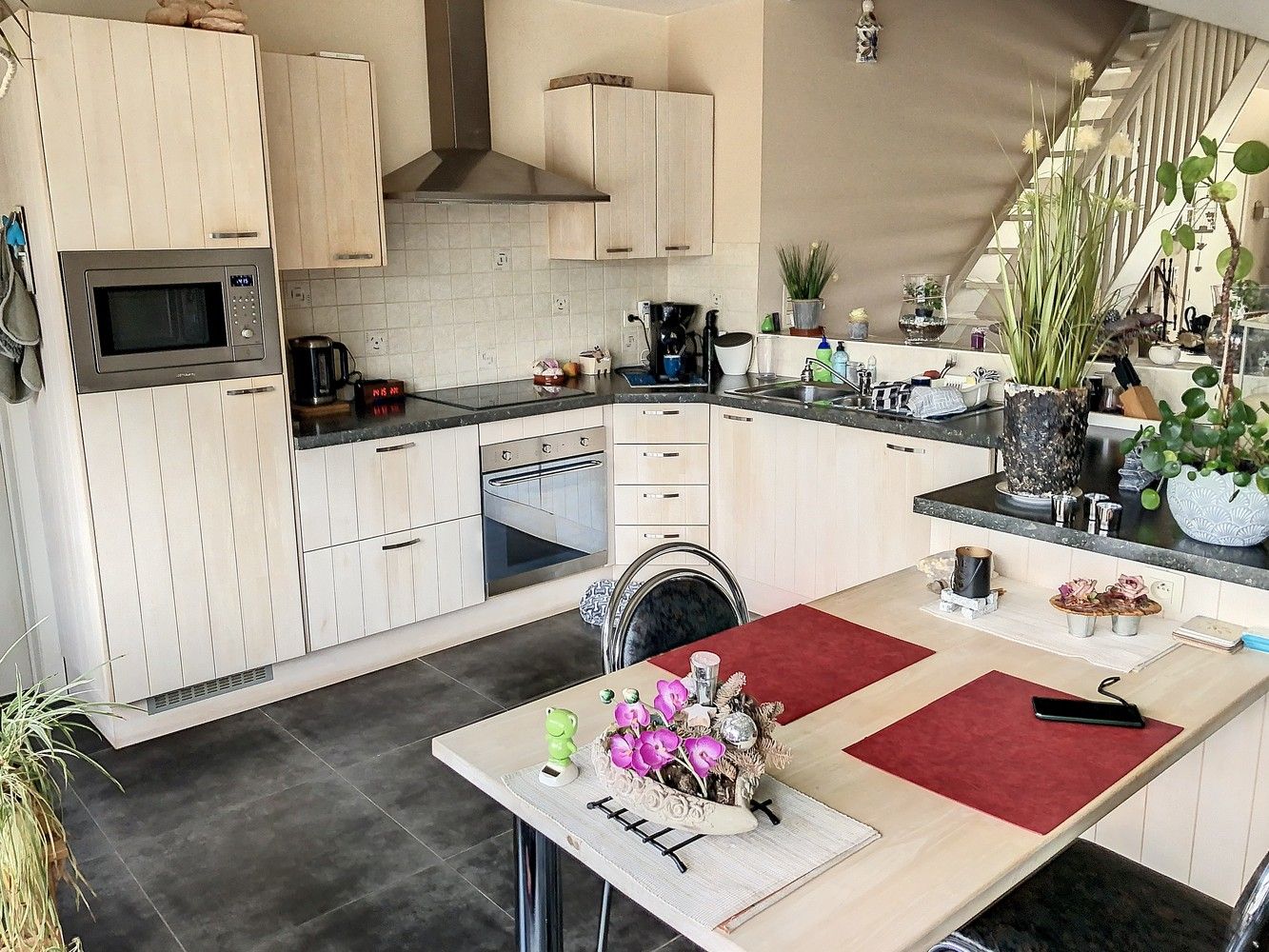 Fijn duplex appartement gelegen in het centrum van Mol-Wezel met mooie lichtrijke leefvertrekken foto 5