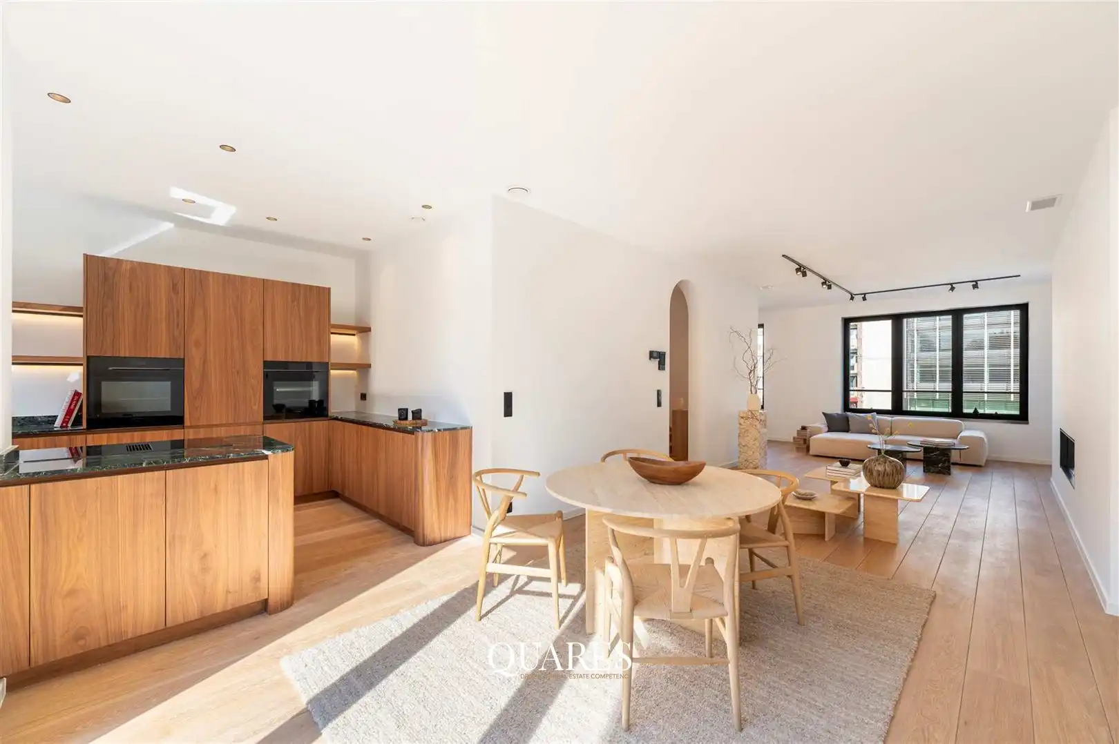 Prachtig gerenoveerde woning met 4 slaapkamers en zuidwest georiënteerde tuin in Pulhofwijk foto 6