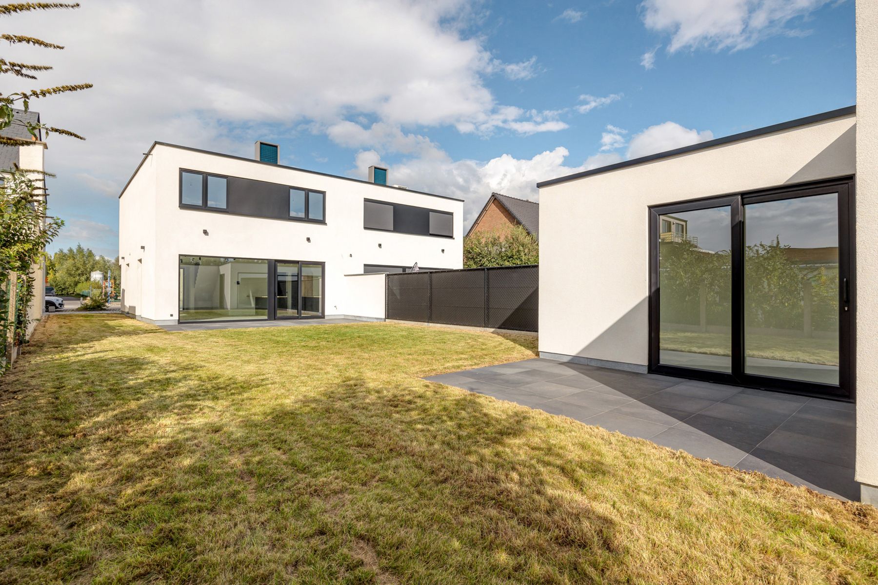 Prachtige, energiezuinige woning met poolhouse! foto {{pictureIndex}}