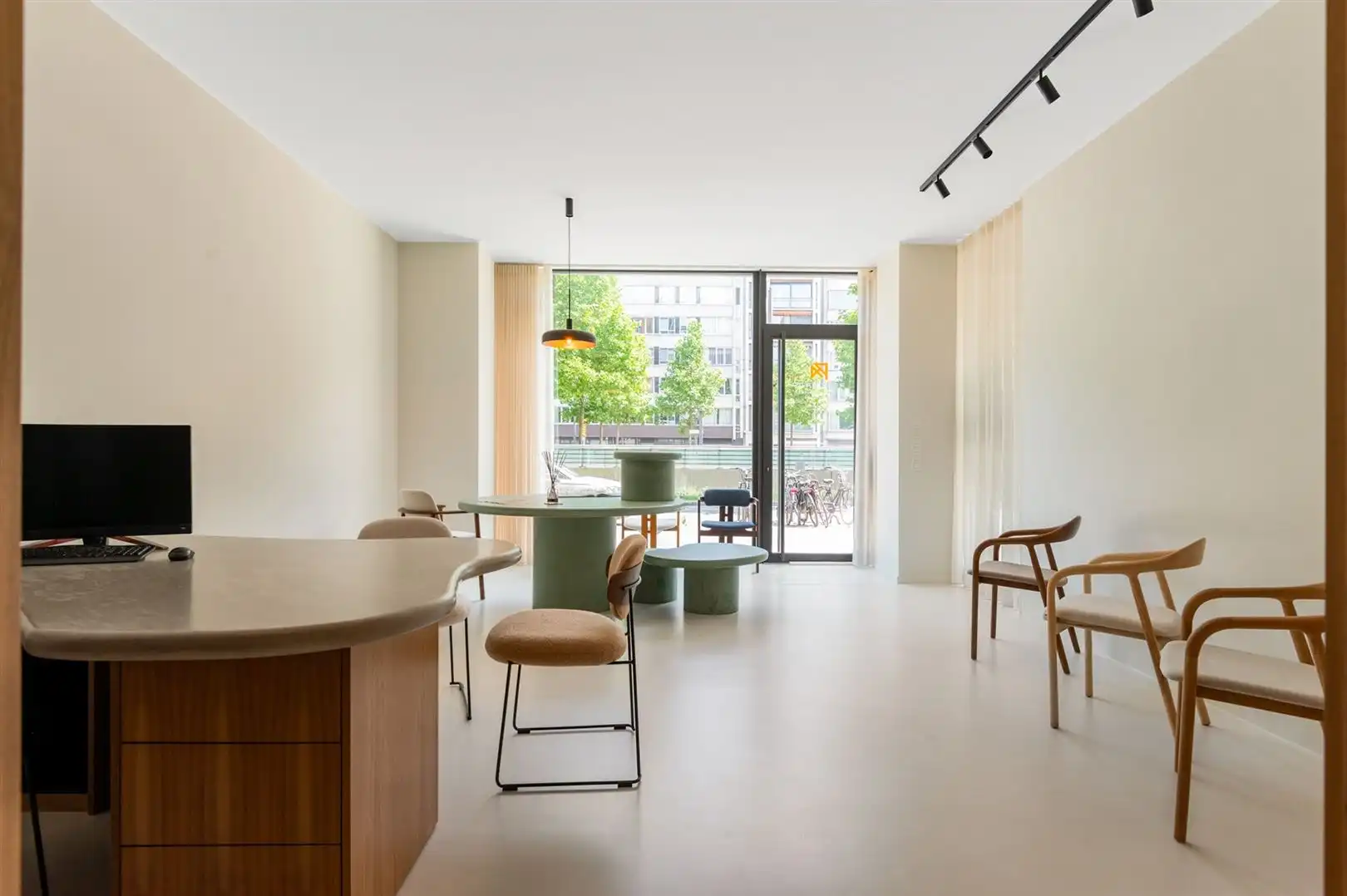 Luxueuze winkelruimte of kantoor vlakbij Rooseveltplaats, Centraal Station en Antwerpse Meir. foto 6