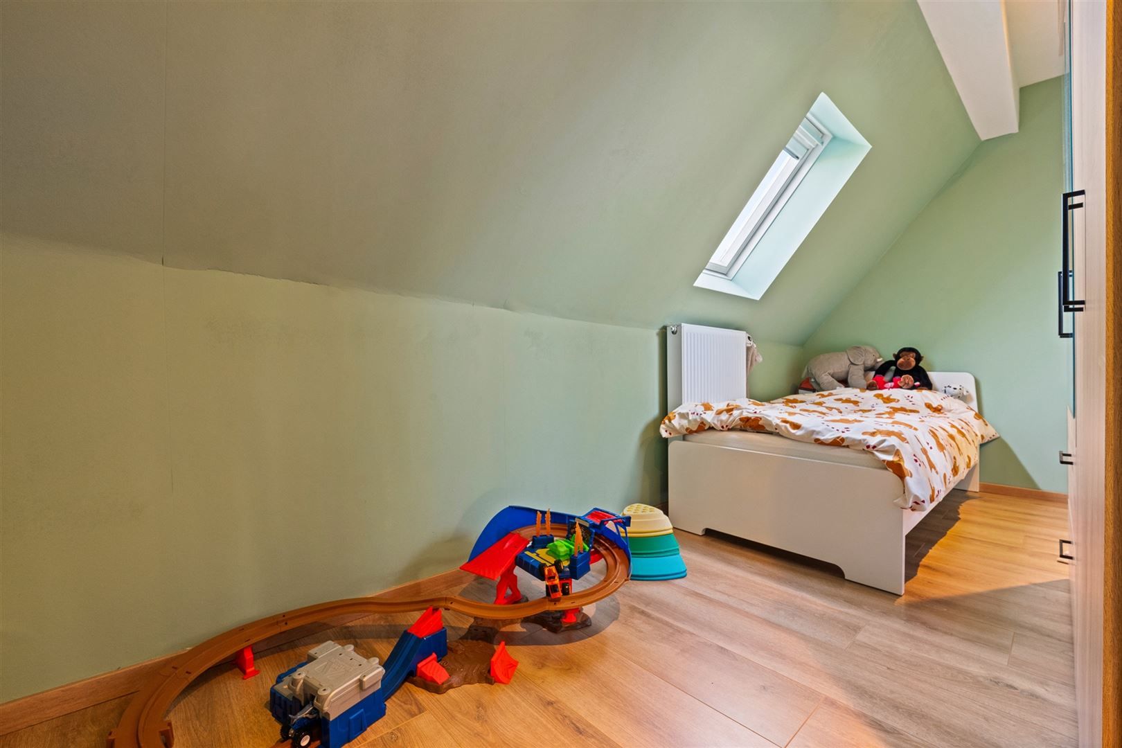 Halfopen bebouwing met garage foto 18