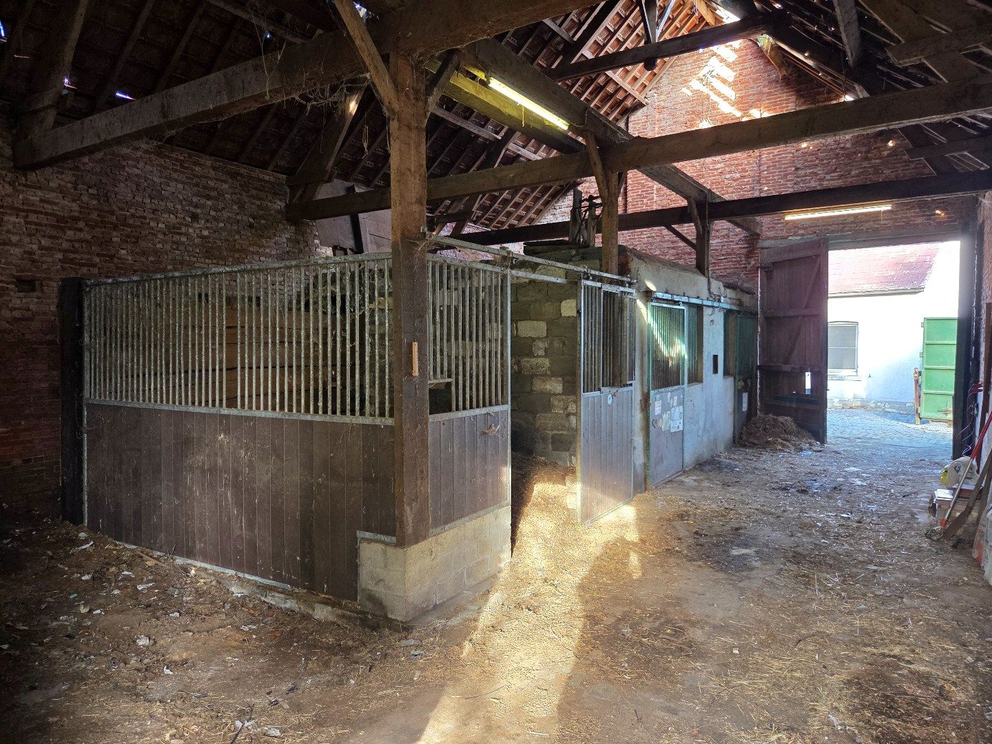 Woning met 3 slpks, schuur met 3 stallen en weiland op 2.288 m² nabij Geel-centrum ! foto 28