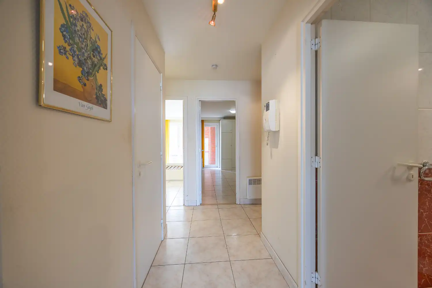 Uniek appartement met frontaal zicht op het casinoplein (met zeezicht!) foto 13