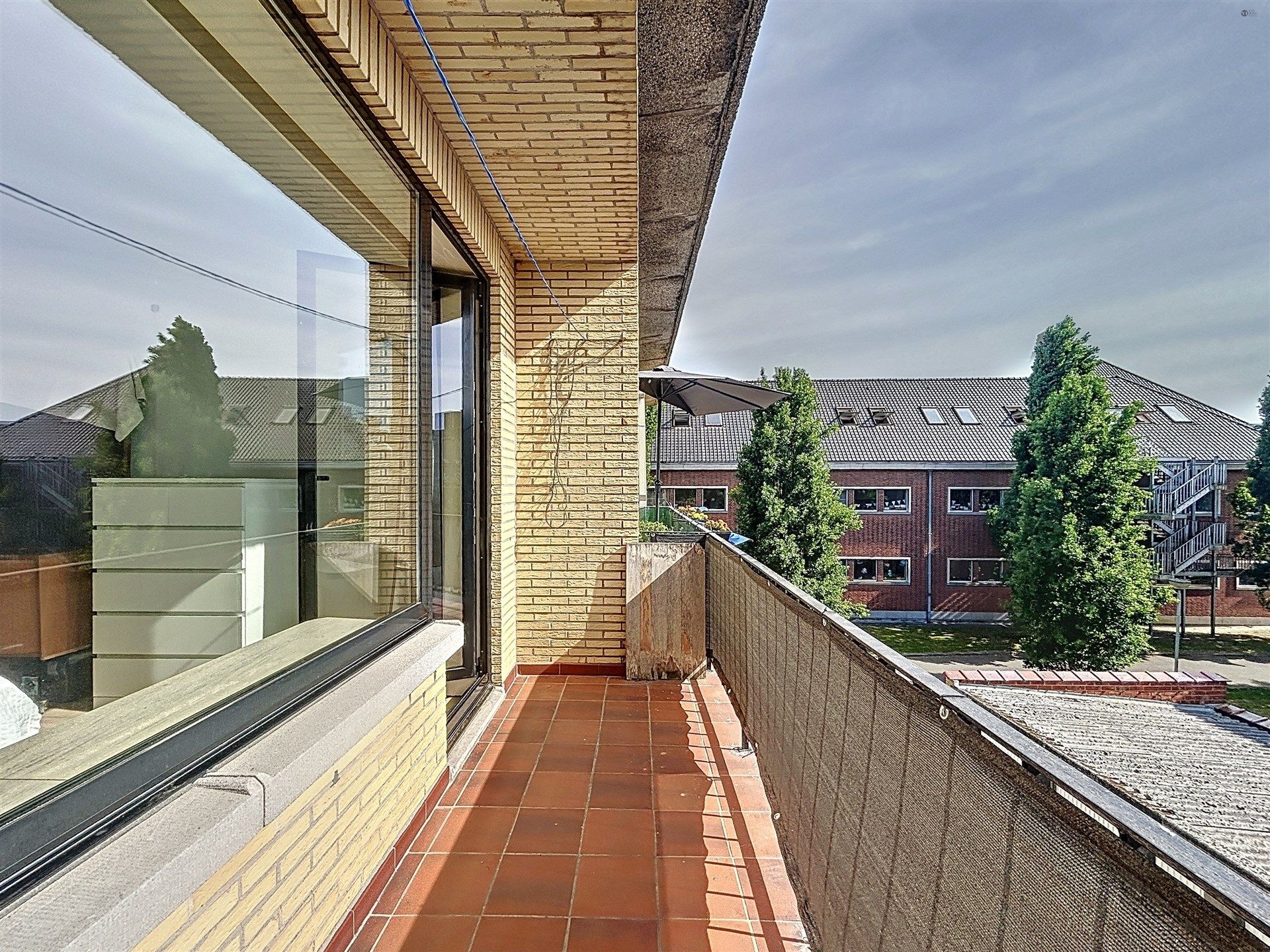 Prachtig drie slaapkamer appartement in hartje Beveren! foto 12