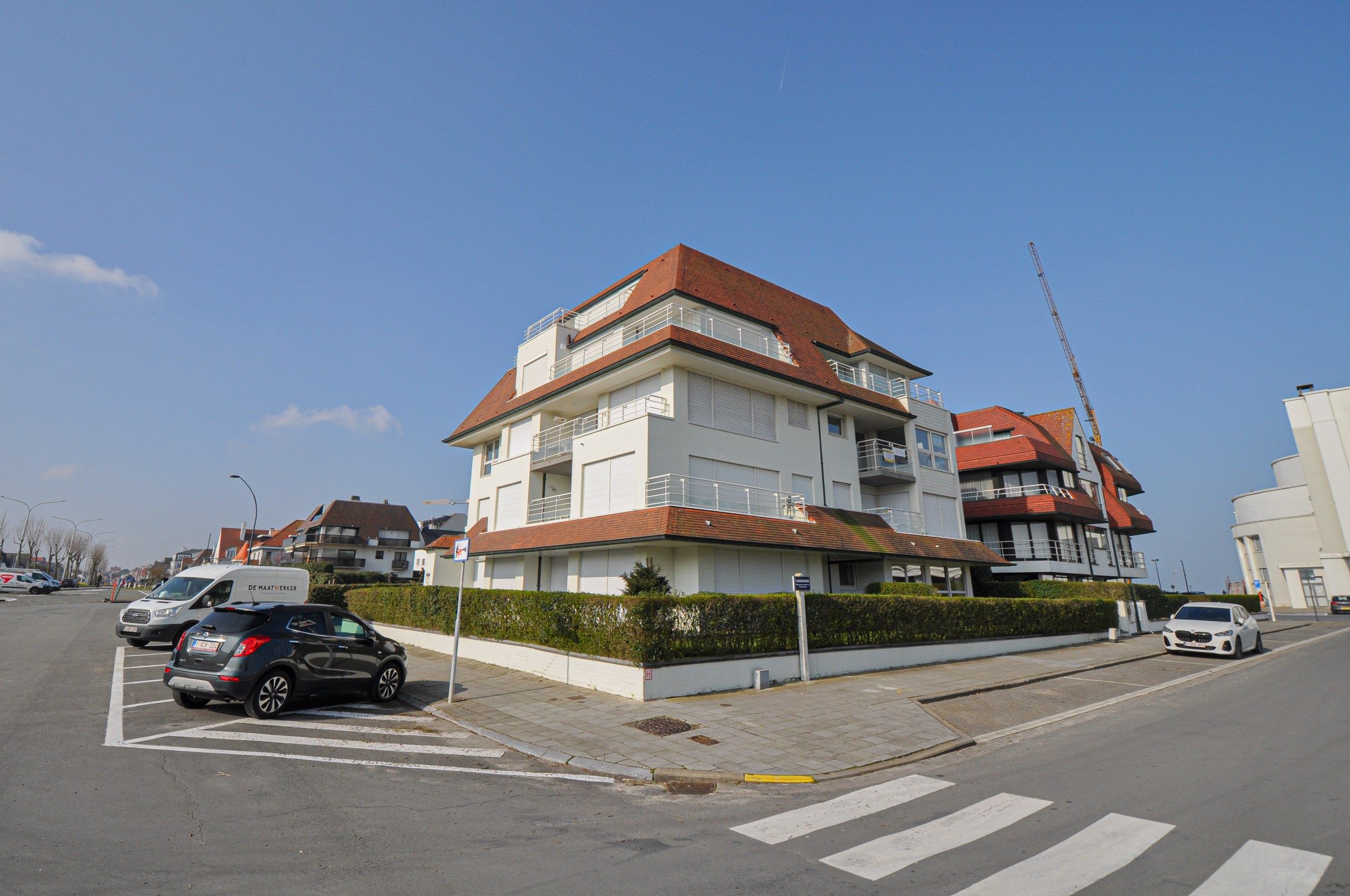 Lichtrijk volledig gerenoveerd appartement met een prachtig open zicht gelegen in een standingvolle villaresidentie. foto 33