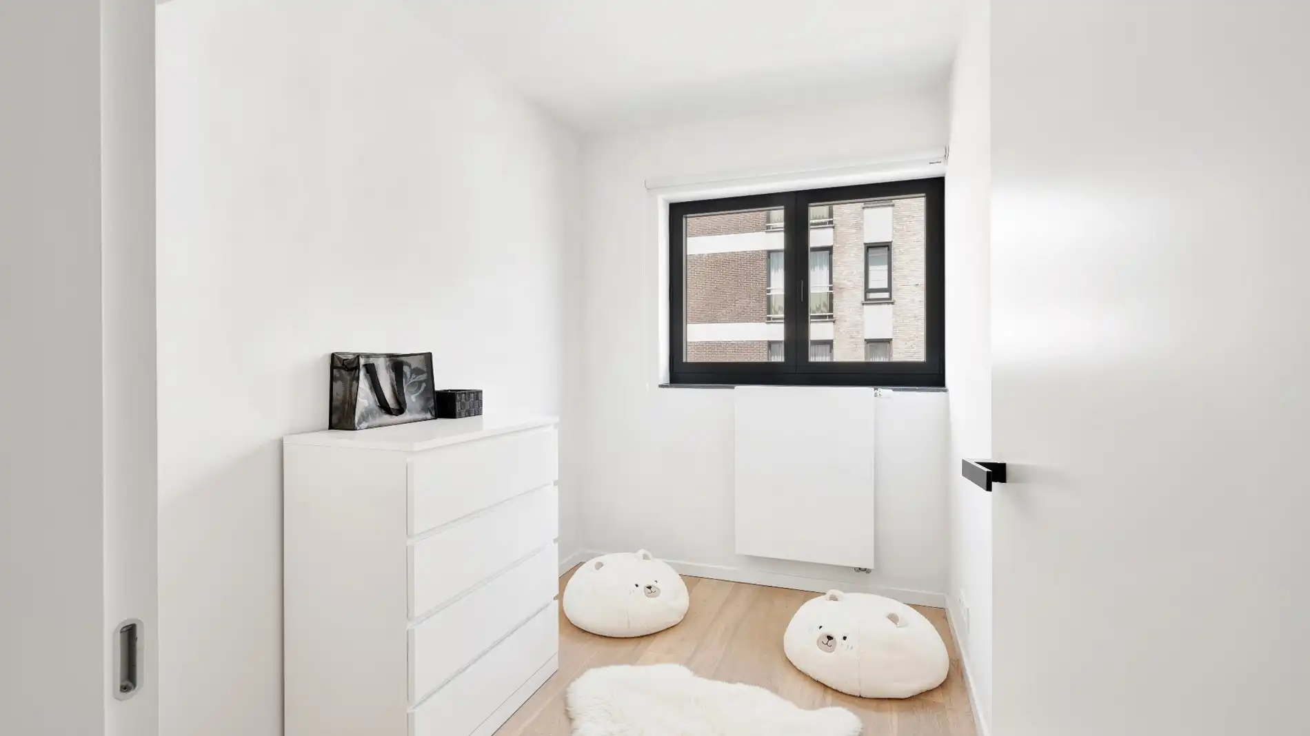 Mooi gerenoveerd, zuidwest georiënteerd HOEKappartement centraal gelegen op de Lippenslaan te Knokke. foto 24