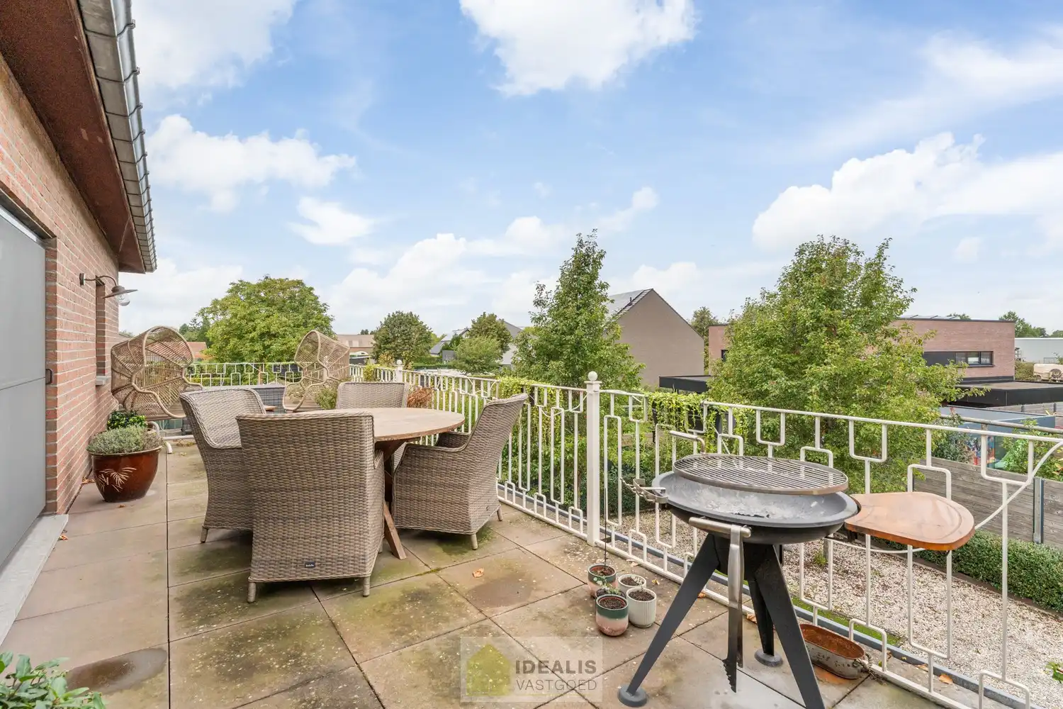 IDEALIS VASTGOED – VOLLEDIG VERGUNDE INVESTERINGSEIGENDOM BESTAANDE UIT 3 APPARTEMENTEN MET ELK MOOIE BUITENRUIMTES EN ELK TWEE PARKEERPLAATSEN OP EEN AFGESLOTEN TERREIN NABIJ HET CENTRUM VAN PEER! – Goed onderhouden investeringseigendom op een toplocatie nabij het centrum van Peer bestaande uit een gelijkvloers appartement, een appartement op de eerste verdieping en een duplex appartement op de eerste en tweede verdieping. Geschikt voor zij die zoeken naar een interessante investering in het centrum van Peer. foto 31