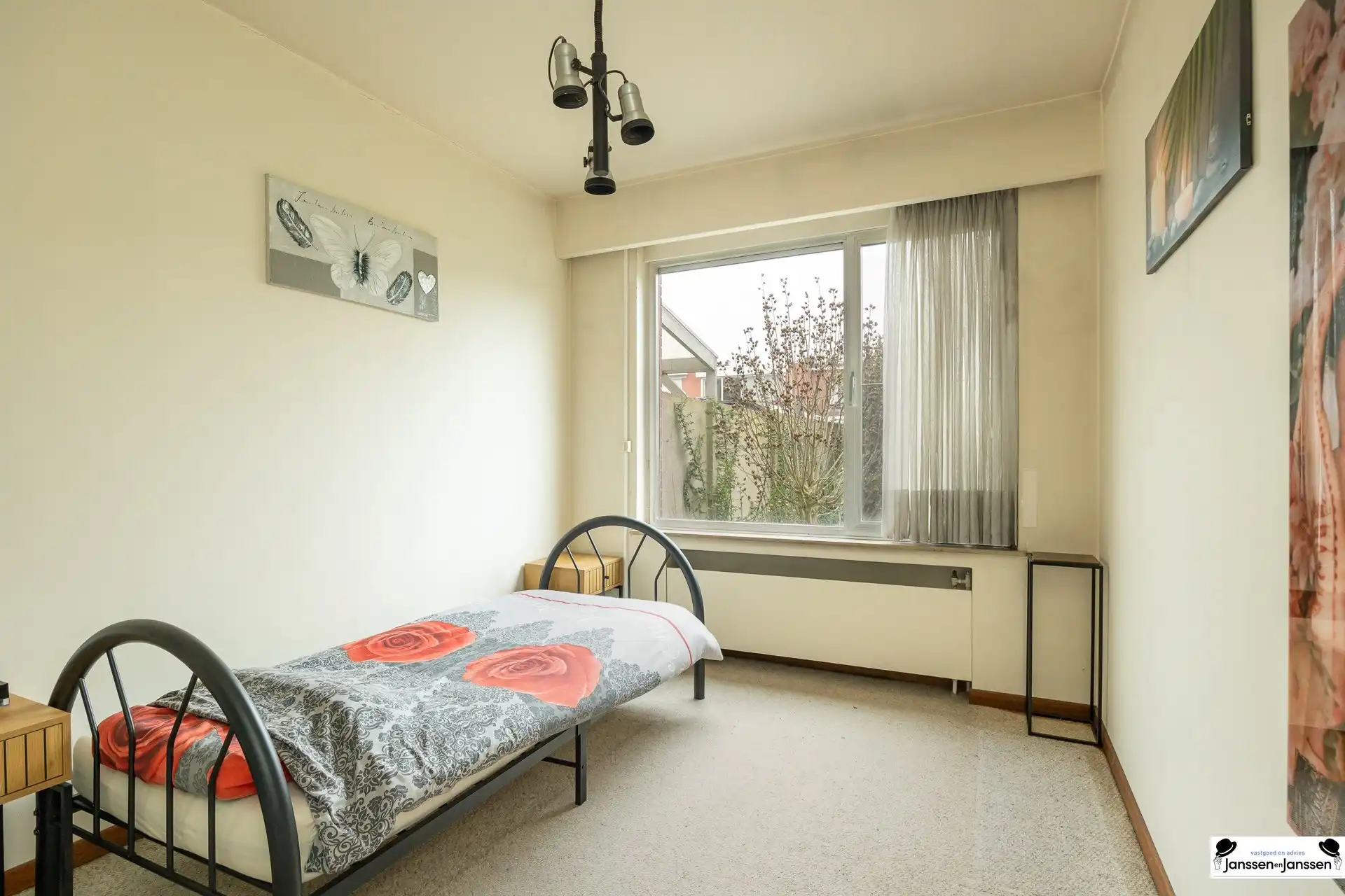 Lichtrijke gezinswoning met tuin in een rustige wijk! foto 13