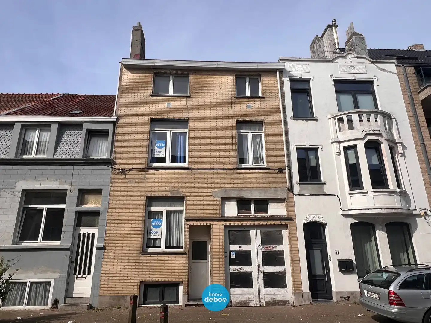 Opbrengsteigendom met groot pakhuis en 2 vergunde appartementen foto {{pictureIndex}}
