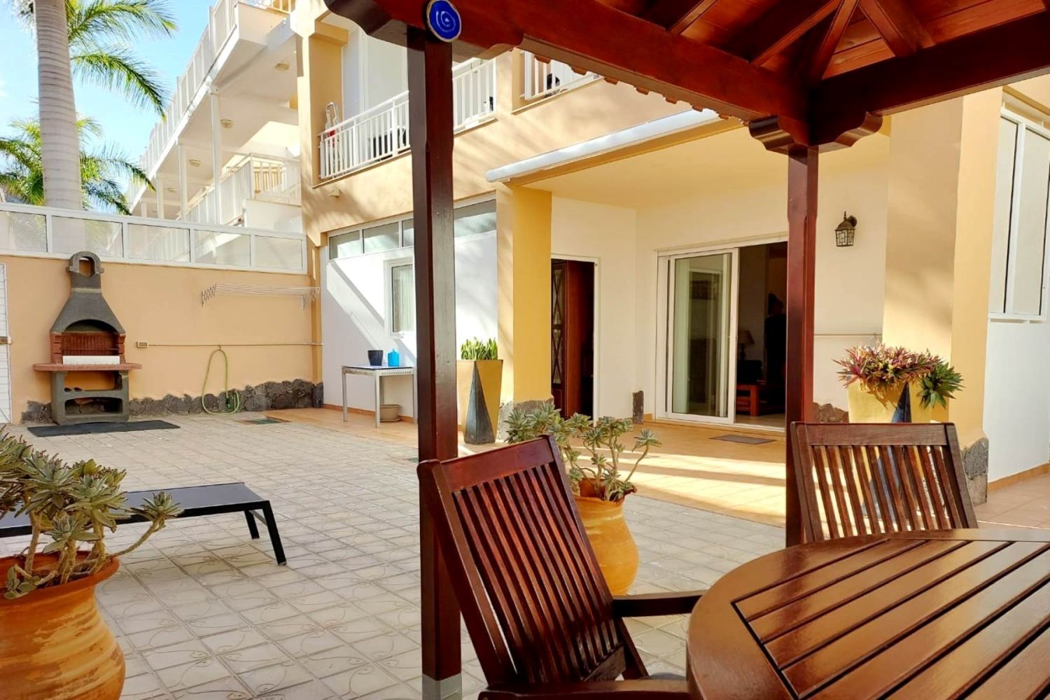 Gelijkvloers appartement met zeer ruim terras foto 2