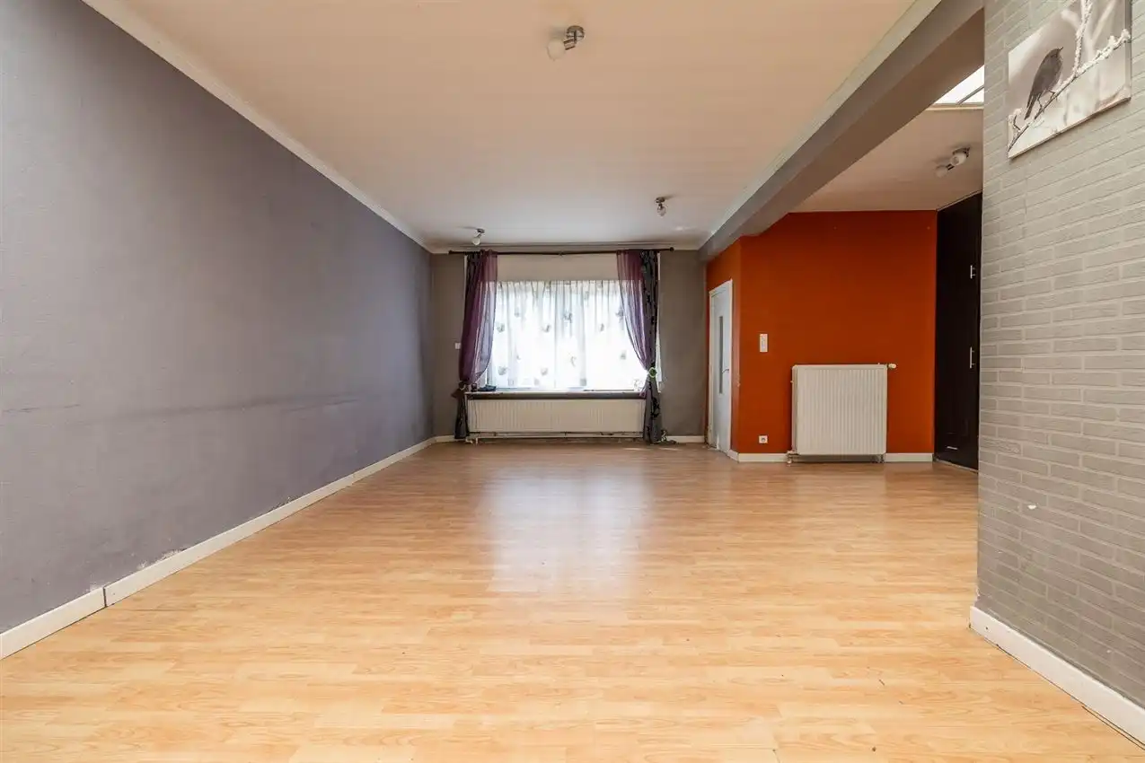 Ruime woning met zuidgerichte tuin en garage in rustige straat nabij centrum. EPC C en 5+ slaapkamers. foto 8