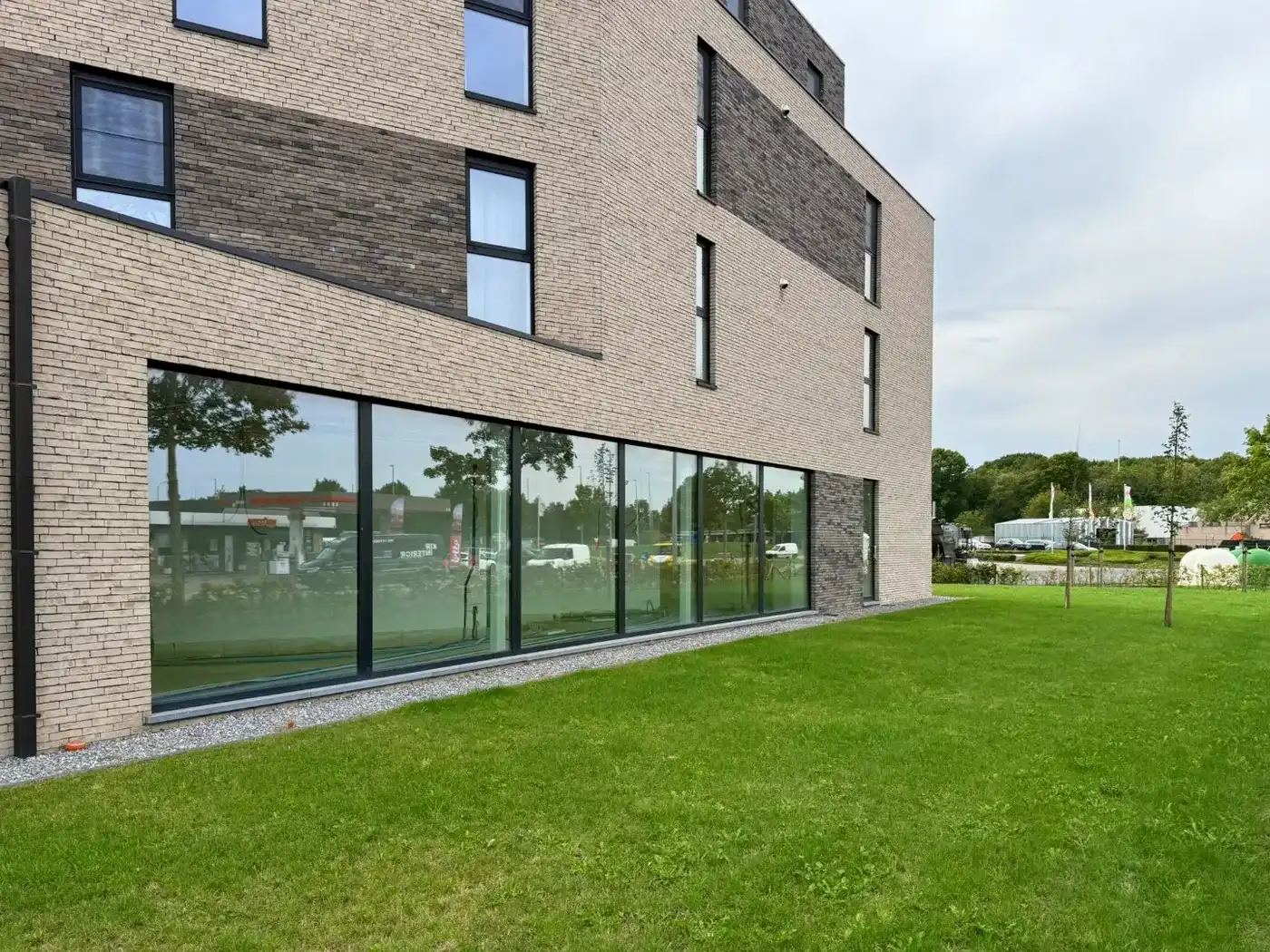 Centraal gelegen commerciële ruimte van 300 m² in Ham met parkeergelegenheid foto 22