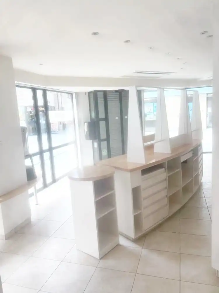 UITSTEKEND GELEGEN HOEKLOCATIE MET INDRUKWEKKENDE GEVELBREEDTE foto 3