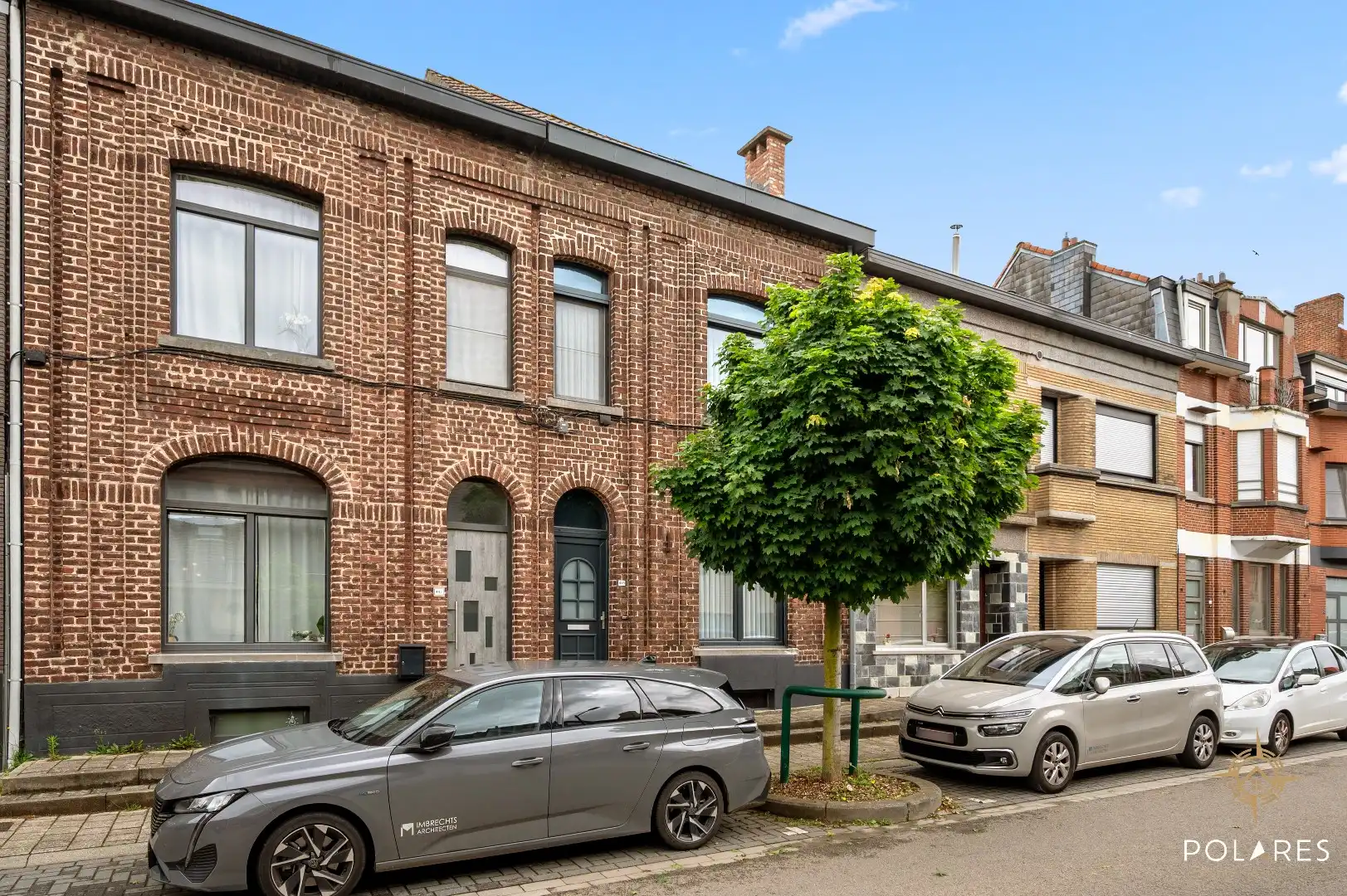 Instapklare rijwoning met 4 slaapkamers en leuke tuin! foto {{pictureIndex}}