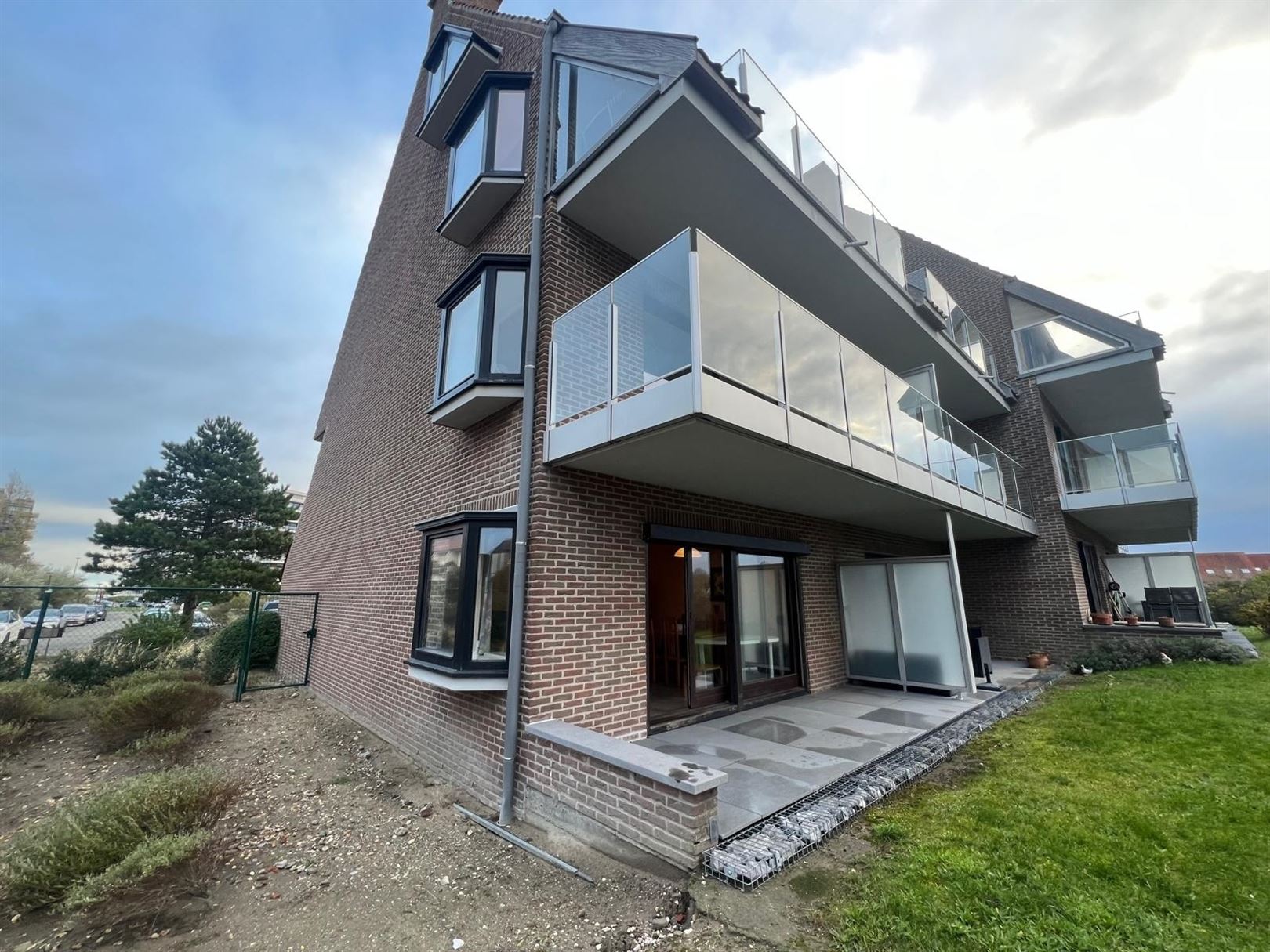 Zuidgericht appartement met groot terras en prachtig duinenzicht op toplocatie! foto 9