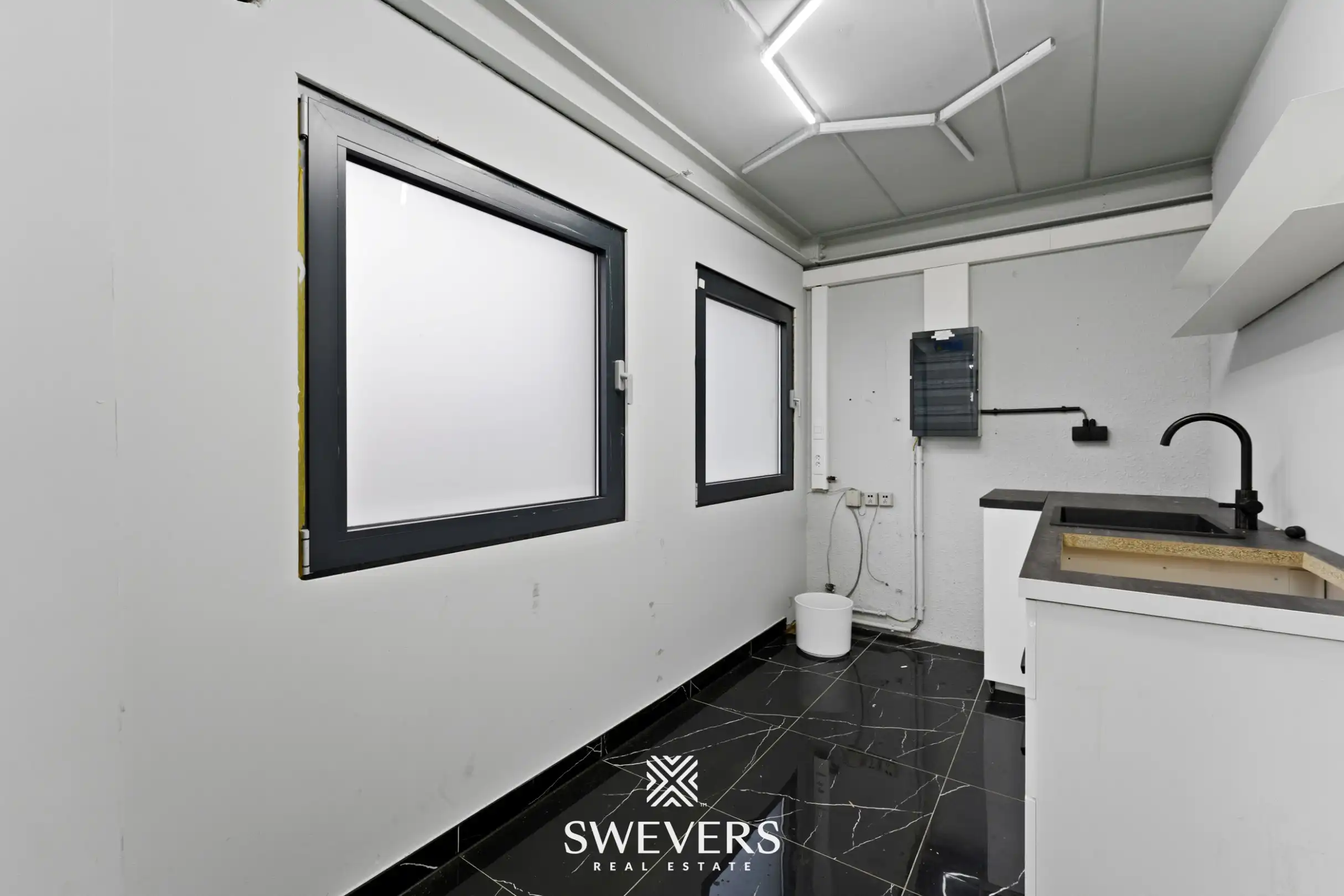 Showroom met commerciële mogelijkheden en toplocatie in Houthalen foto 14