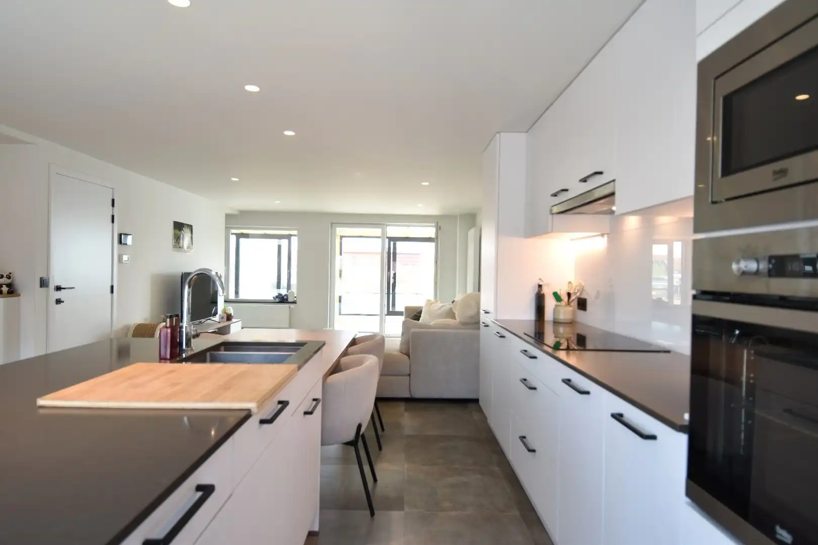 Opslagruimte van 144 m² met recent vernieuwd duplexappartement  foto 8