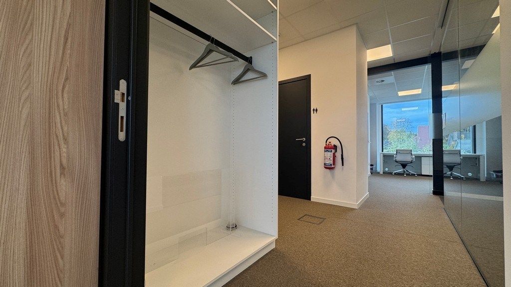 Knap ingerichte en gemeubelde kantoorruimte te huur in Sint-Martens-Latem foto 2