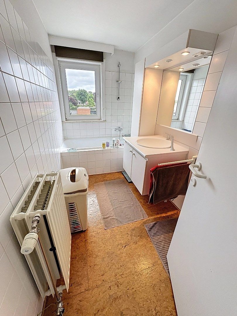Opbrengsteigendom gelegen in de dorpskern van Merendree foto 11