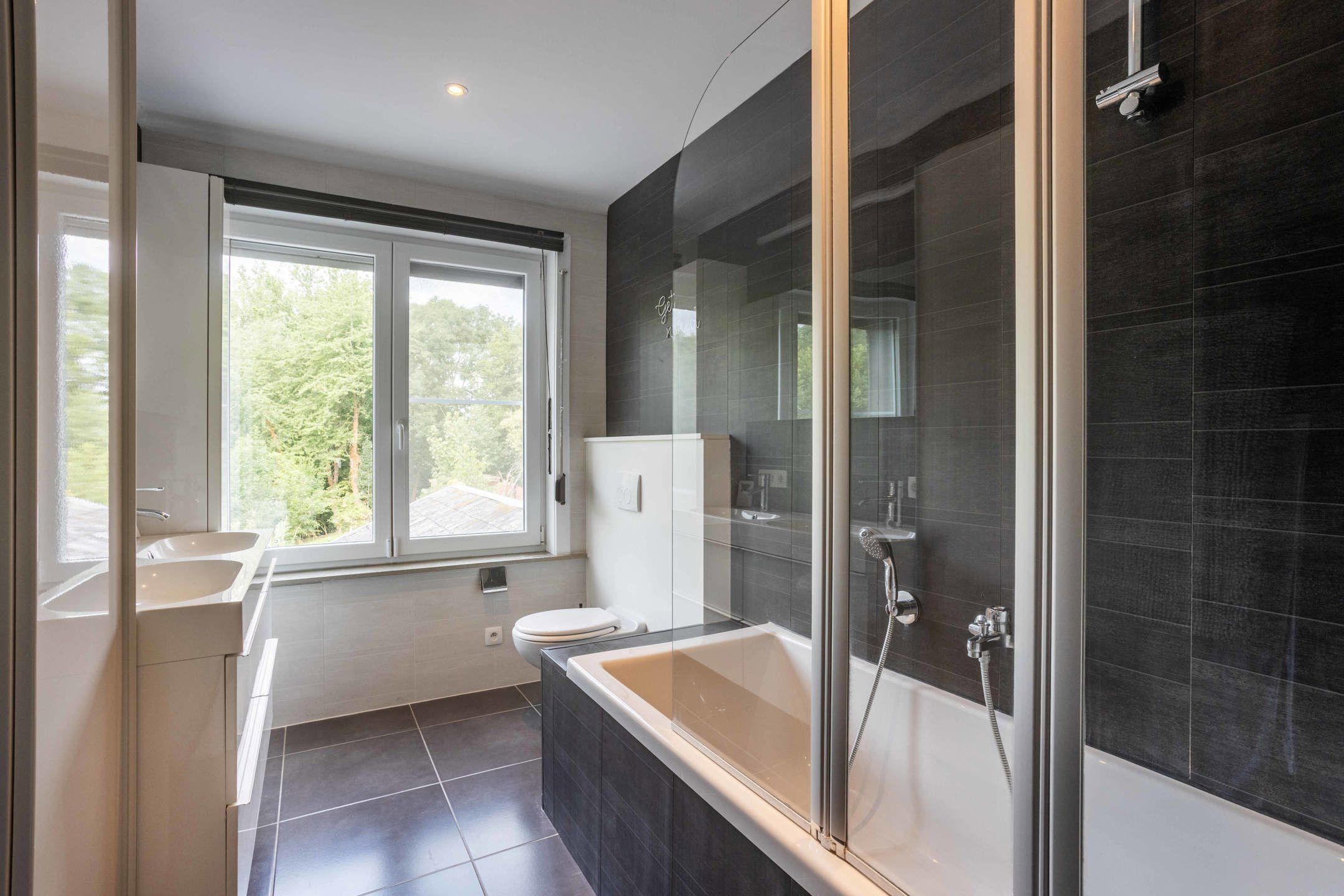 Moderne woning met veel licht en een sfeervol karakter foto 9